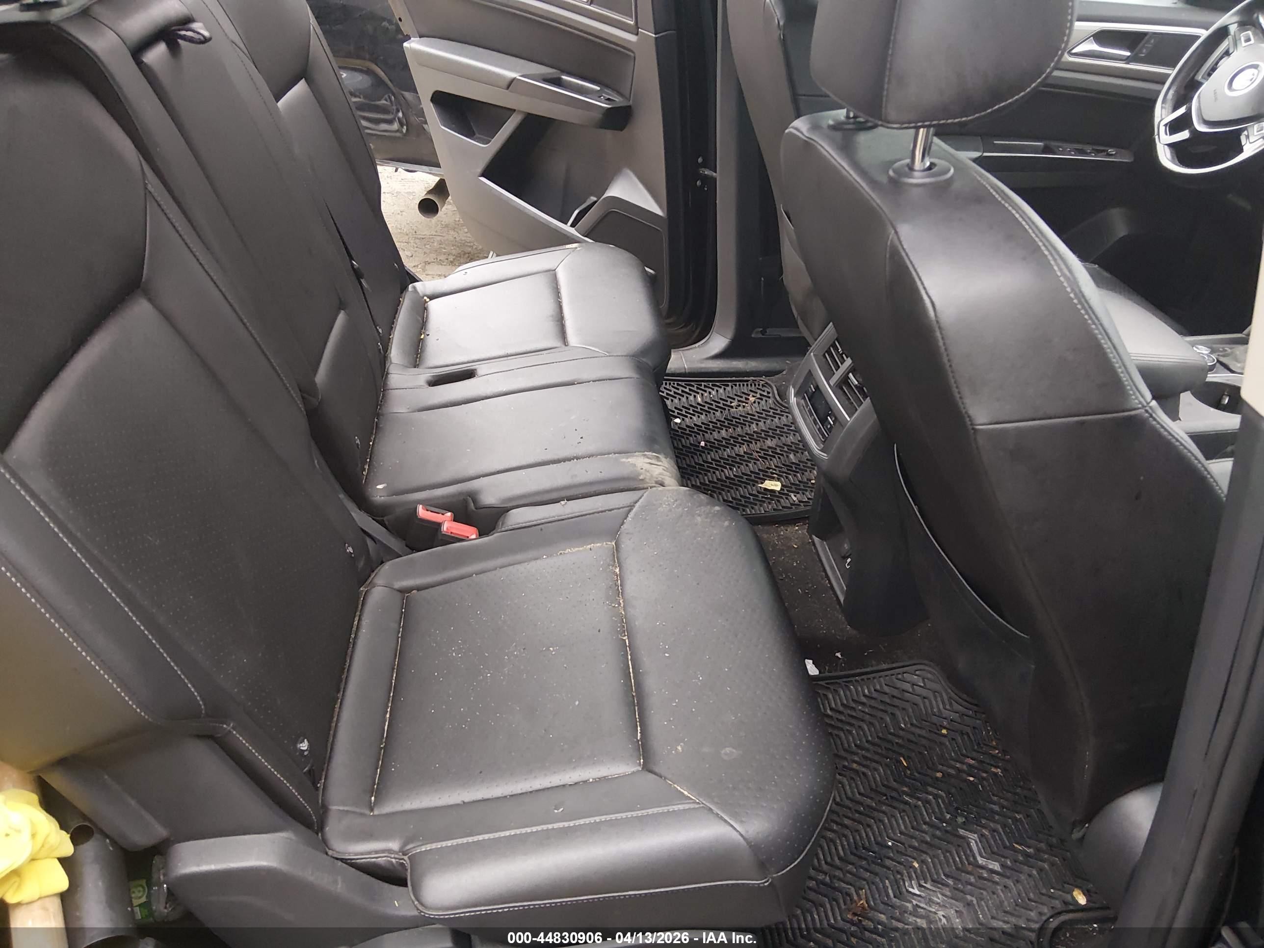 2018 Volkswagen Atlas 3.6l V6 Se Черный vin: 1V2KR2CA8JC551984