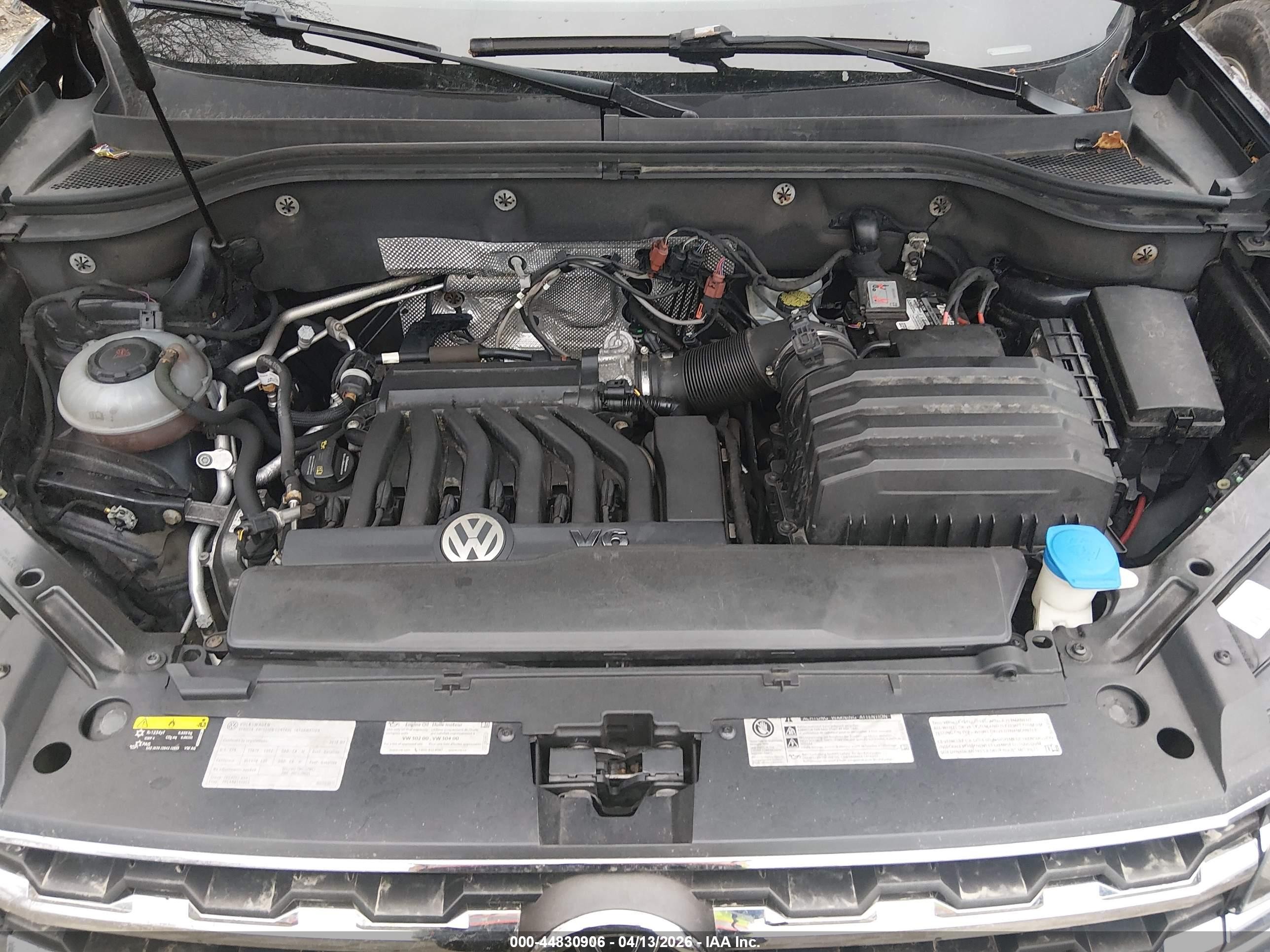 2018 Volkswagen Atlas 3.6l V6 Se Черный vin: 1V2KR2CA8JC551984