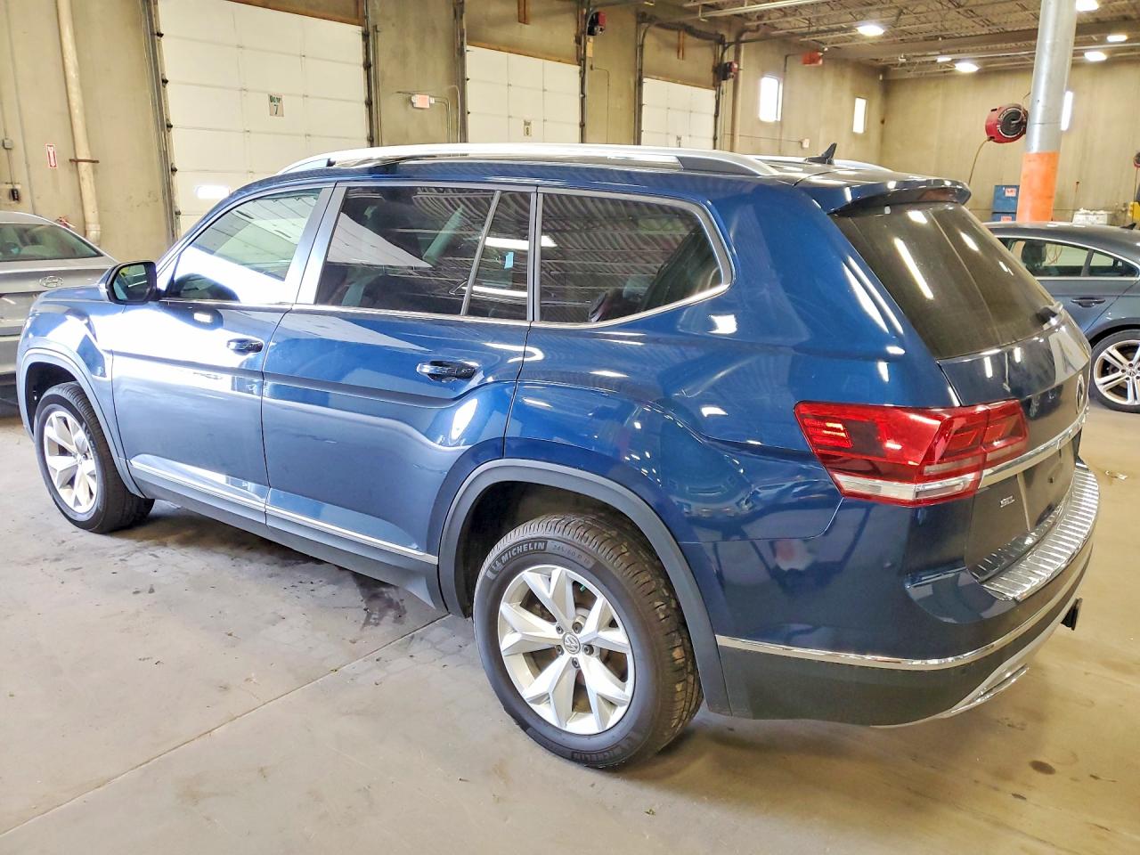 2018 Volkswagen Atlas Sel Blue vin: 1V2MR2CA1JC539913
