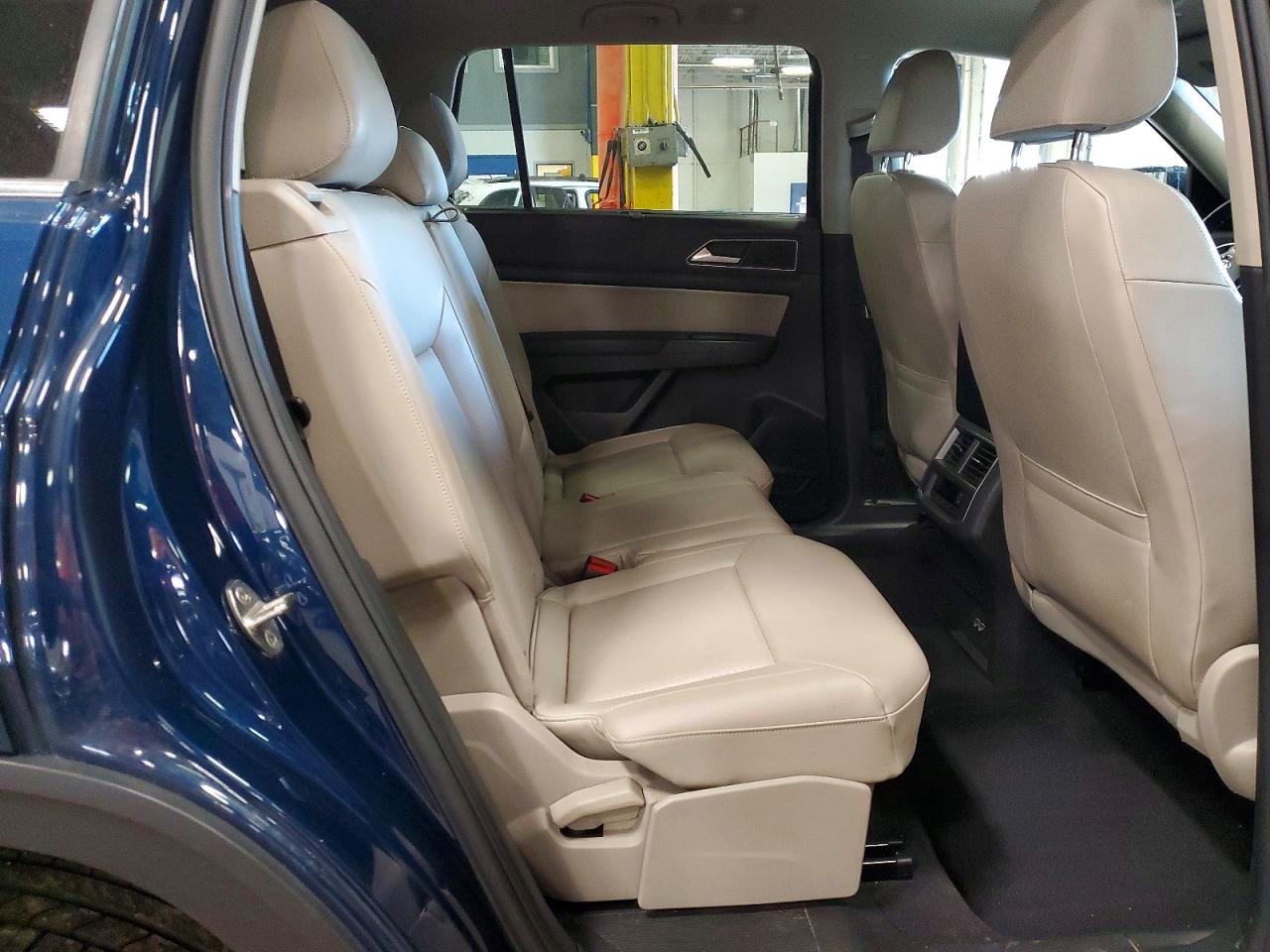 2018 Volkswagen Atlas Sel Blue vin: 1V2MR2CA1JC539913