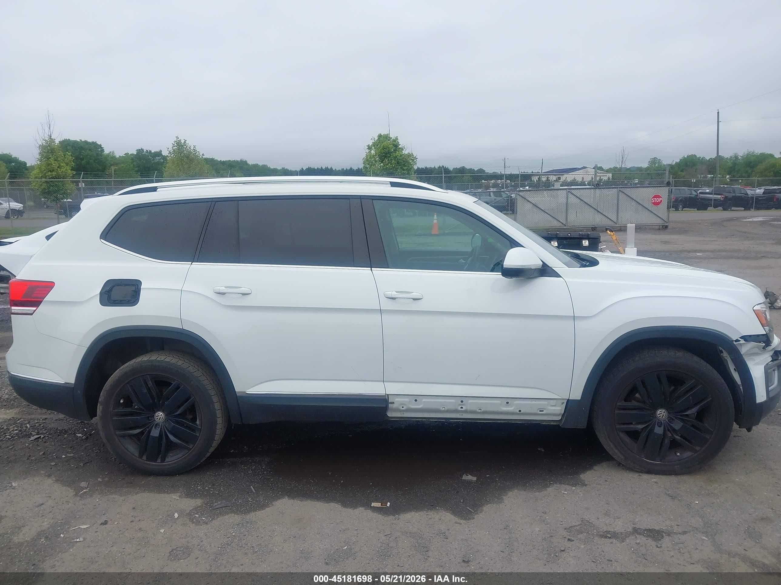 2018 Volkswagen Atlas 3.6l V6 Sel White vin: 1V2MR2CA1JC581661
