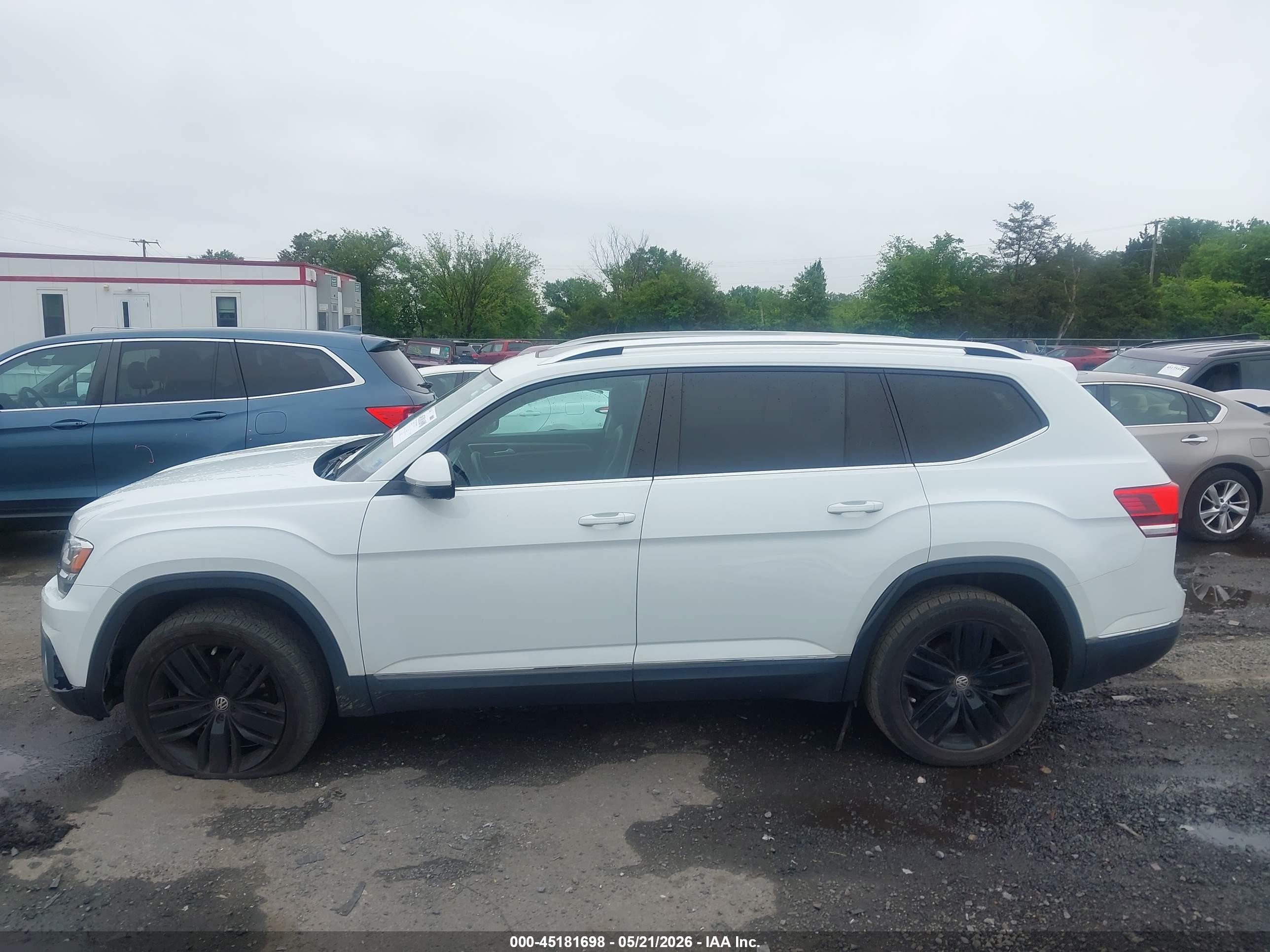 2018 Volkswagen Atlas 3.6l V6 Sel White vin: 1V2MR2CA1JC581661
