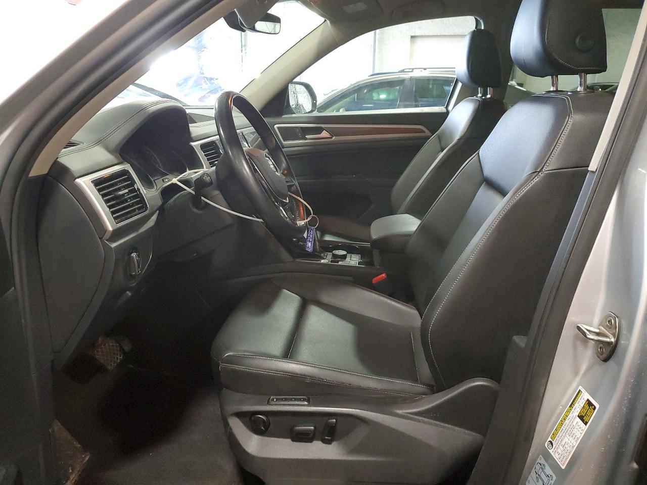 2018 Volkswagen Atlas Sel Silver vin: 1V2MR2CA3JC591544
