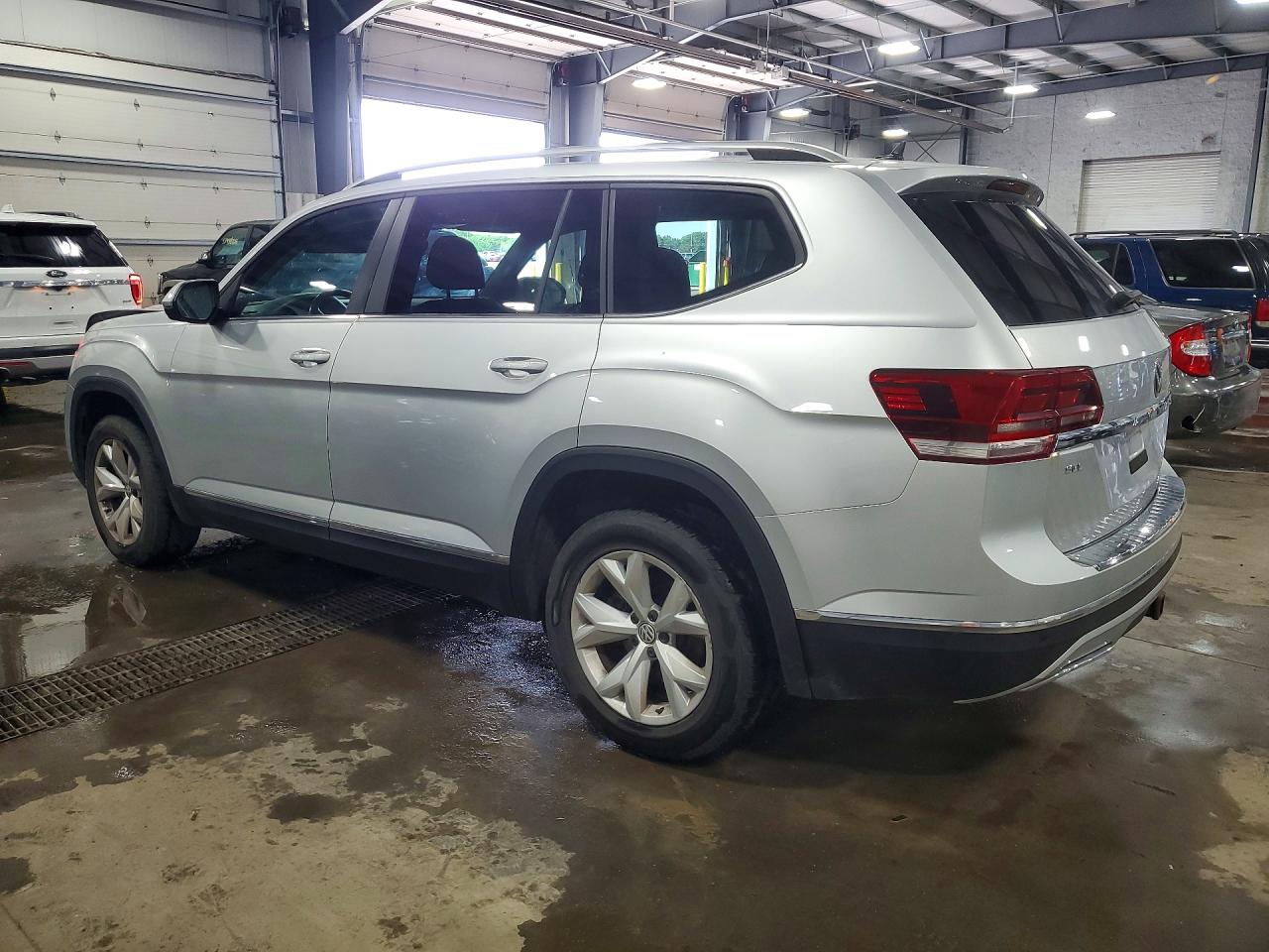 2018 Volkswagen Atlas Sel Silver vin: 1V2MR2CA3JC591544