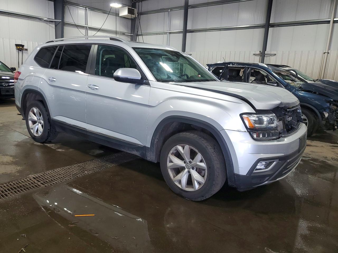 2018 Volkswagen Atlas Sel Silver vin: 1V2MR2CA3JC591544