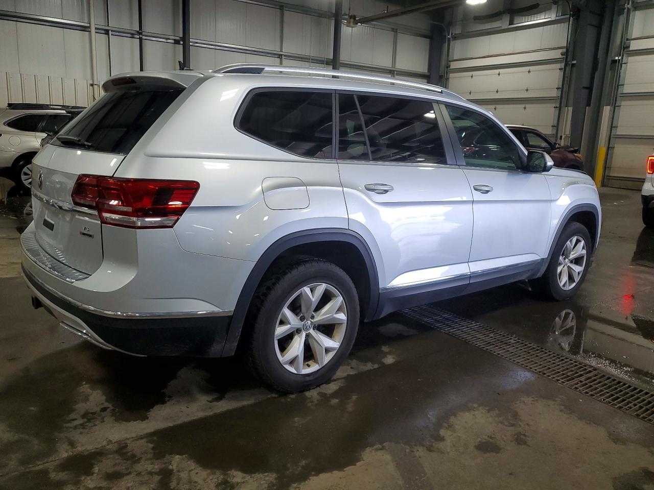 2018 Volkswagen Atlas Sel Silver vin: 1V2MR2CA3JC591544