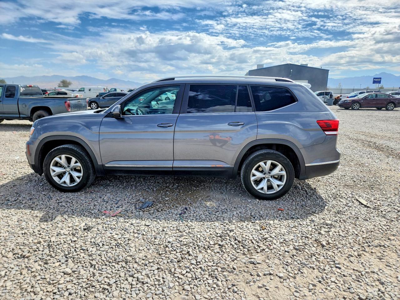 2018 Volkswagen Atlas Sel Серый vin: 1V2MR2CA7JC571698