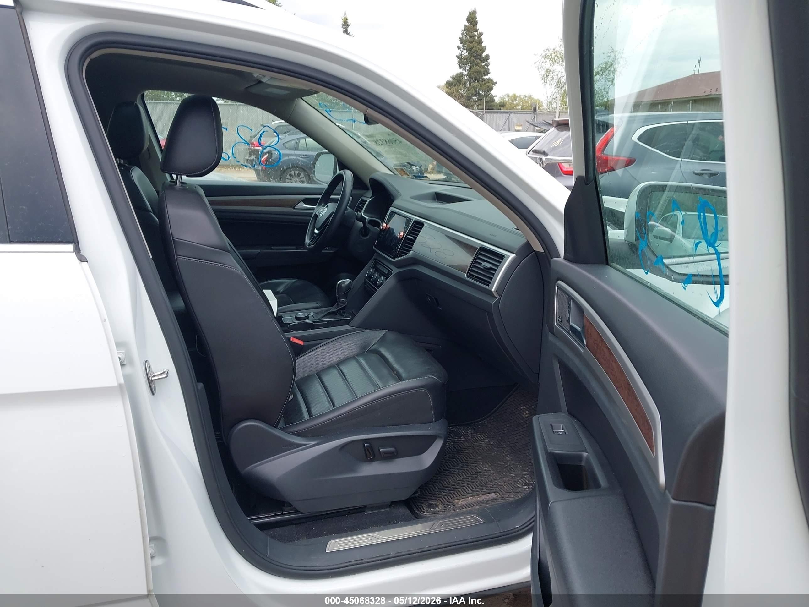 2018 Volkswagen Atlas 3.6l V6 Sel Premium White vin: 1V2NR2CA0JC553676