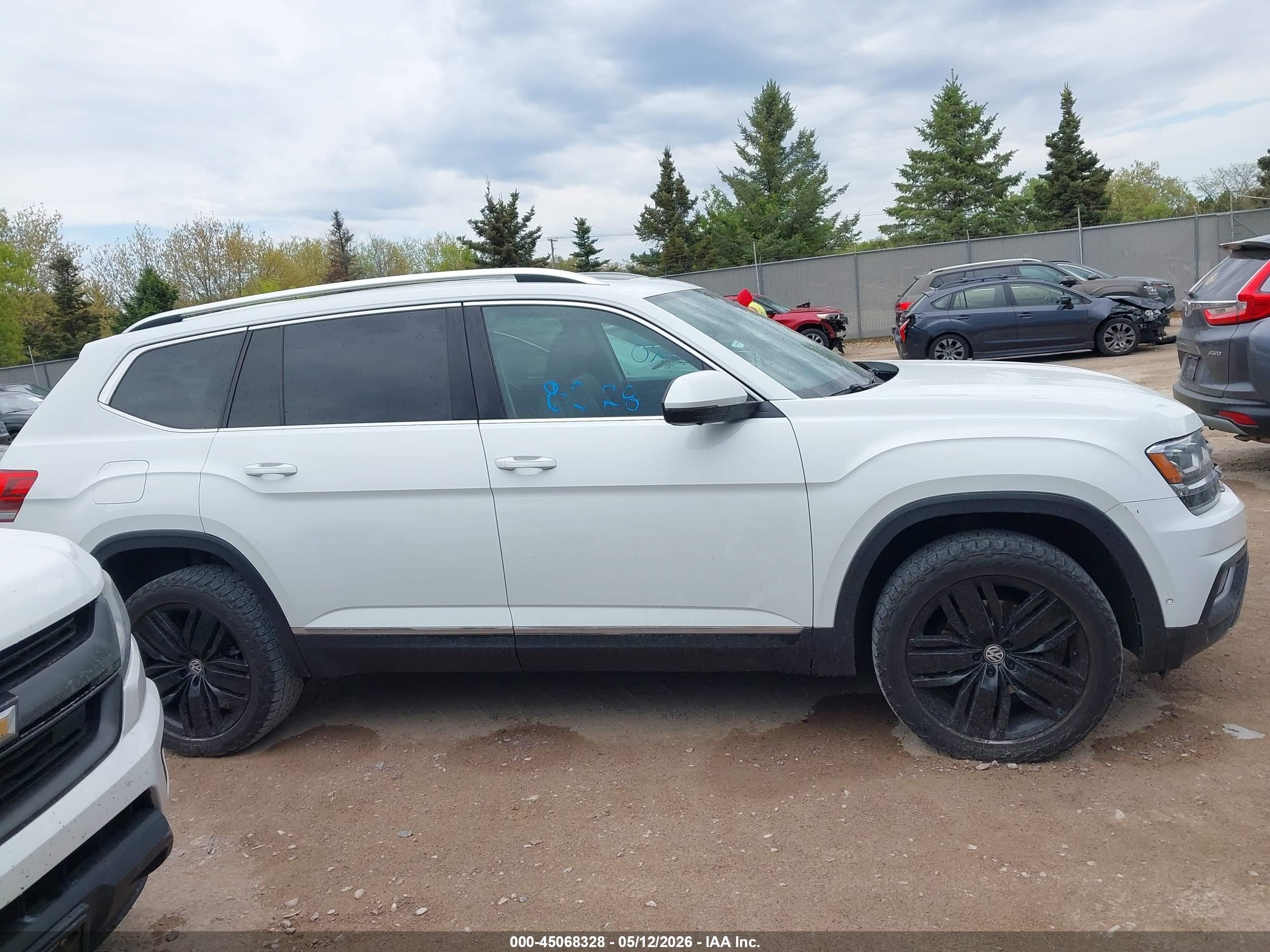 2018 Volkswagen Atlas 3.6l V6 Sel Premium White vin: 1V2NR2CA0JC553676