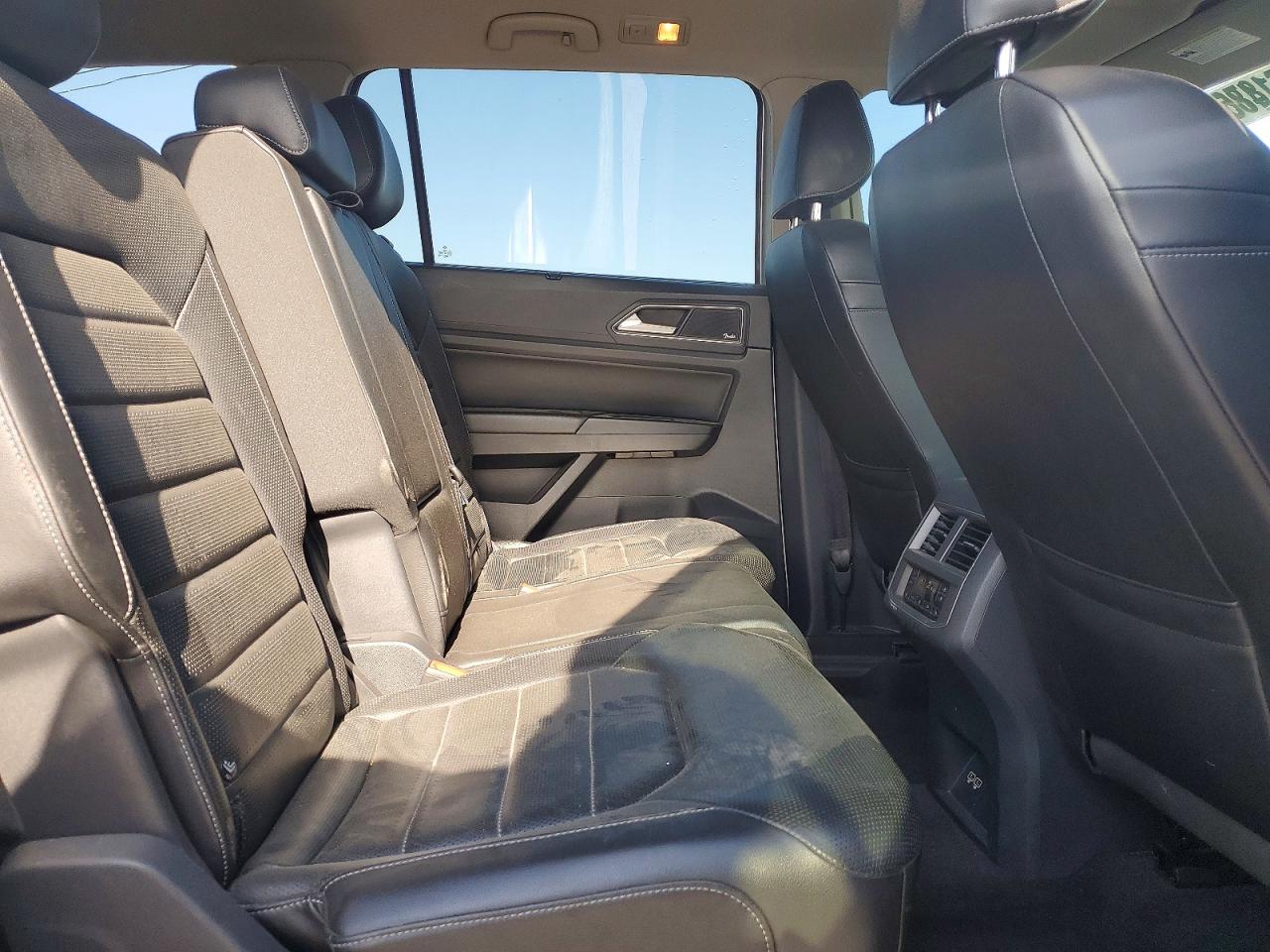 2018 Volkswagen Atlas Sel Premium Серебряный vin: 1V2NR2CA5JC581666