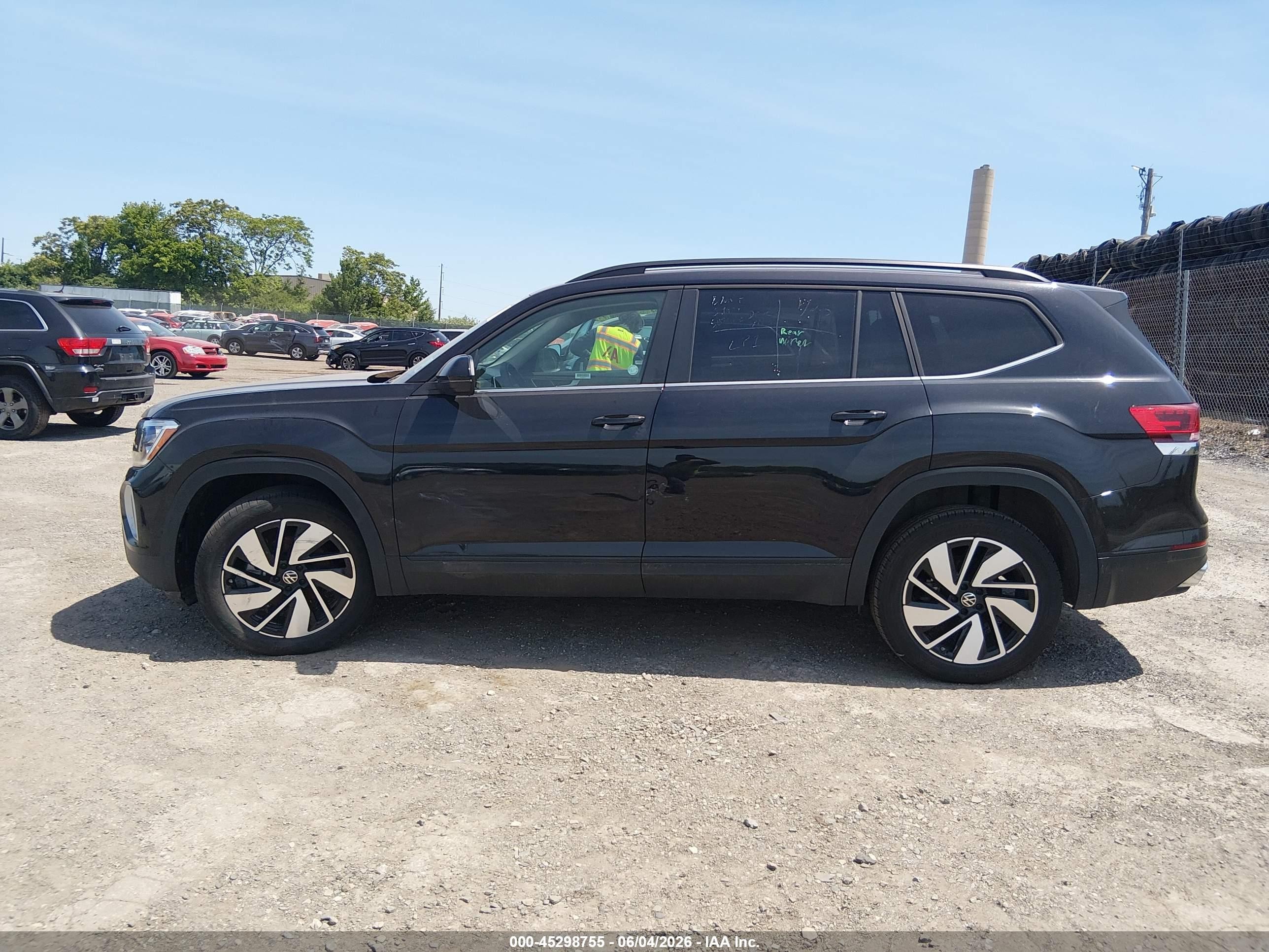 2024 Volkswagen Atlas 2.0t Se W/technology Black vin: 1V2WR2CA5RC570070