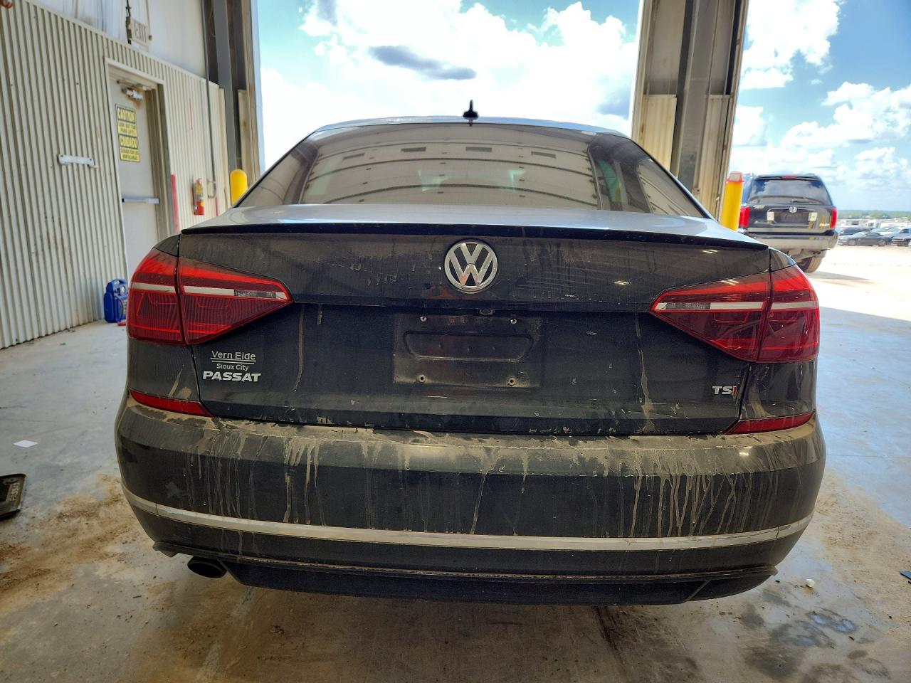 2018 Volkswagen Passat S Charcoal vin: 1VWAA7A30JC028946