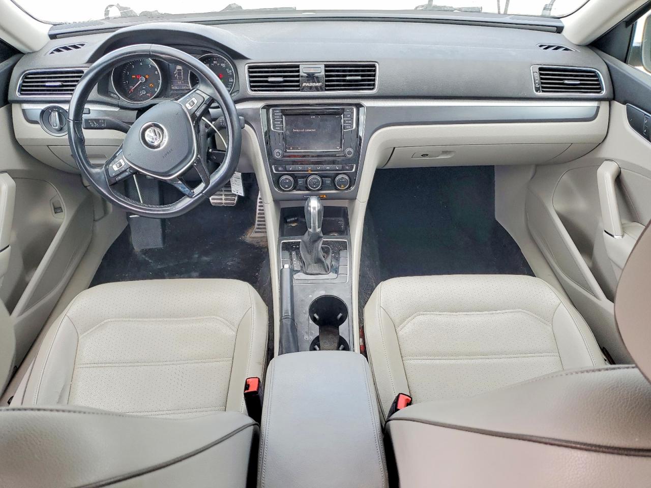 2018 Volkswagen Passat S Серебряный vin: 1VWAA7A31JC023044
