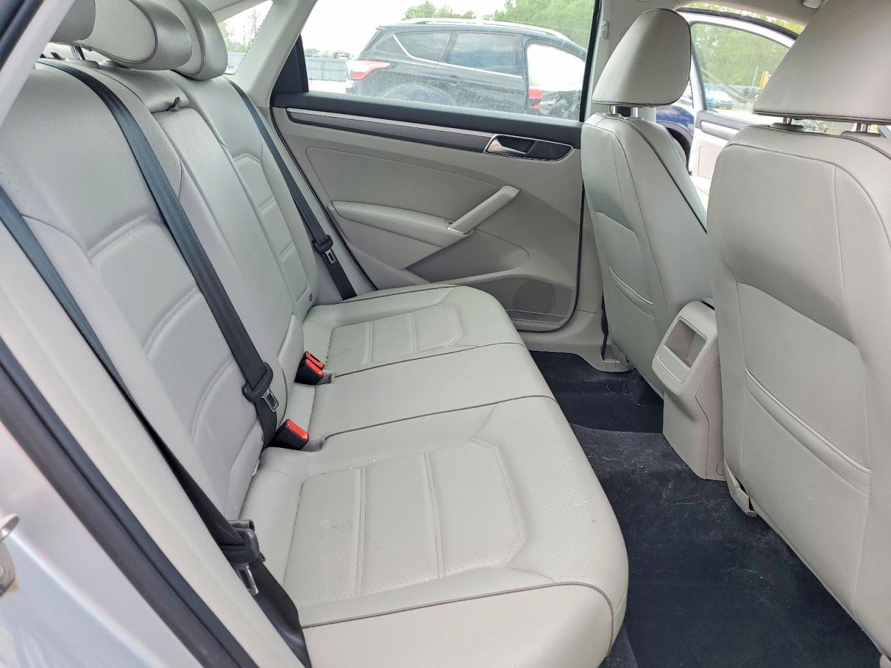 2018 Volkswagen Passat S Серебряный vin: 1VWAA7A31JC023044