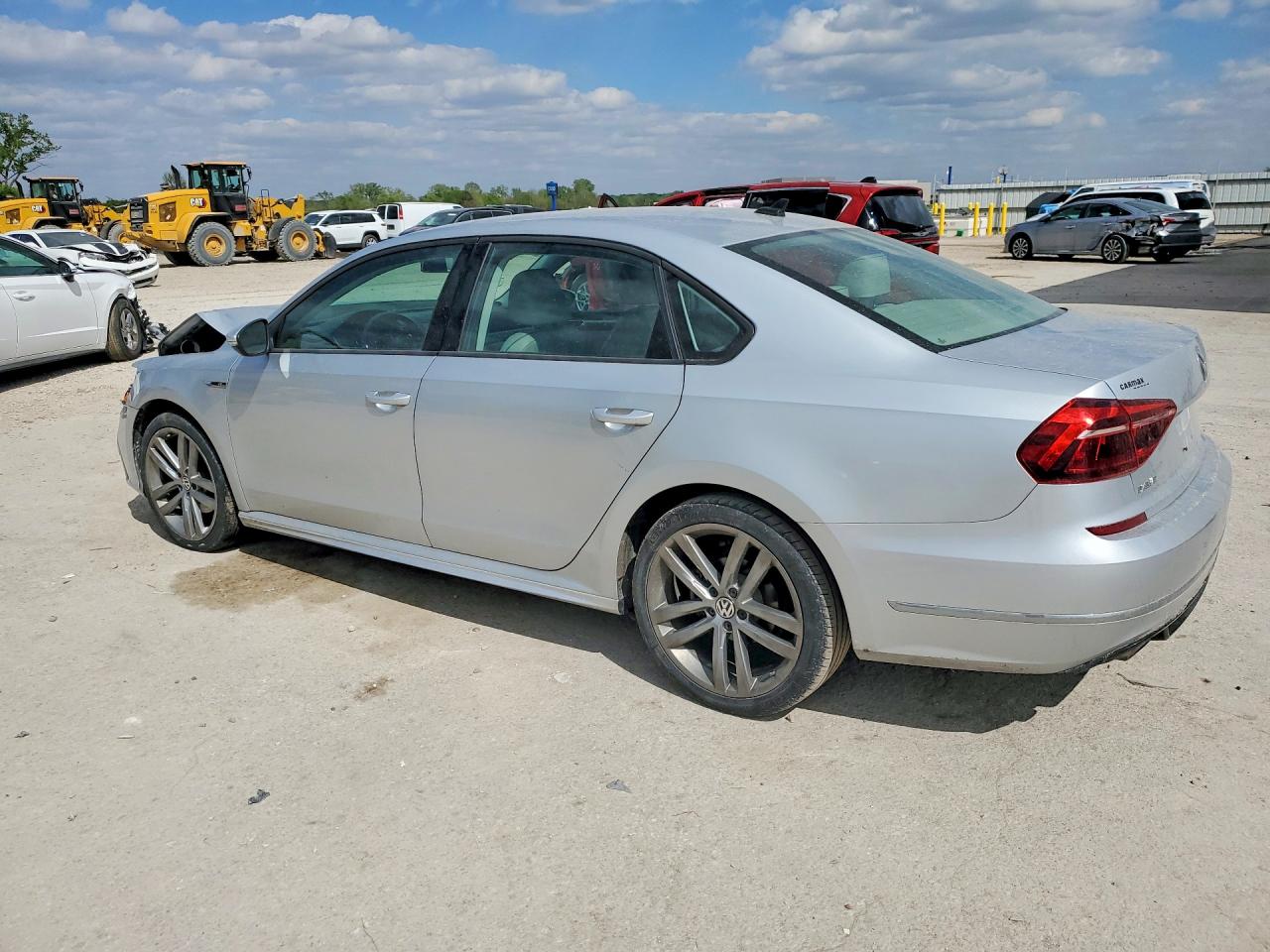 2018 Volkswagen Passat S Серебряный vin: 1VWAA7A31JC023044