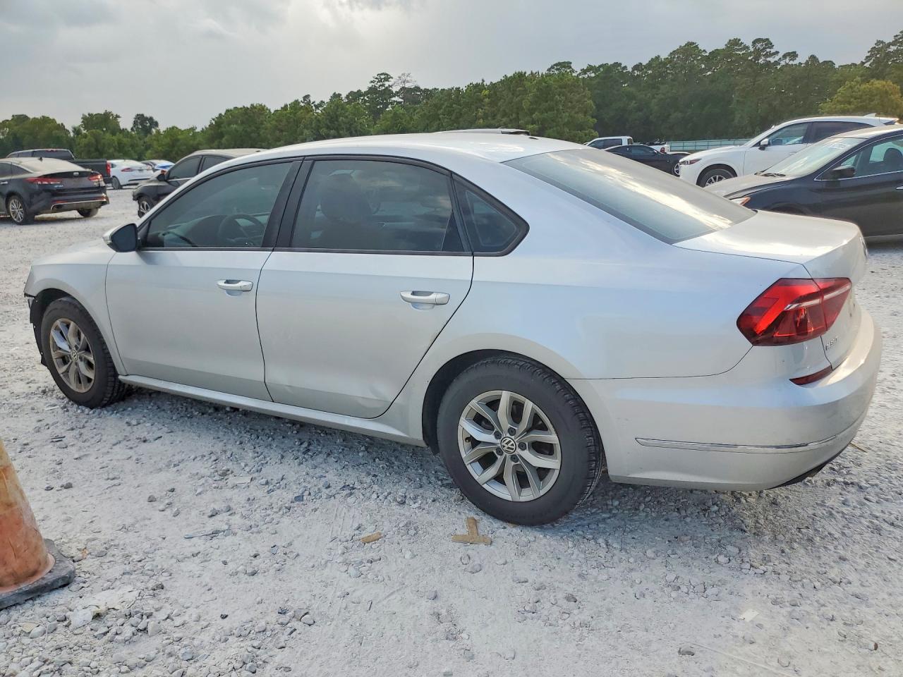 2018 Volkswagen Passat S Silver vin: 1VWAA7A32JC033372