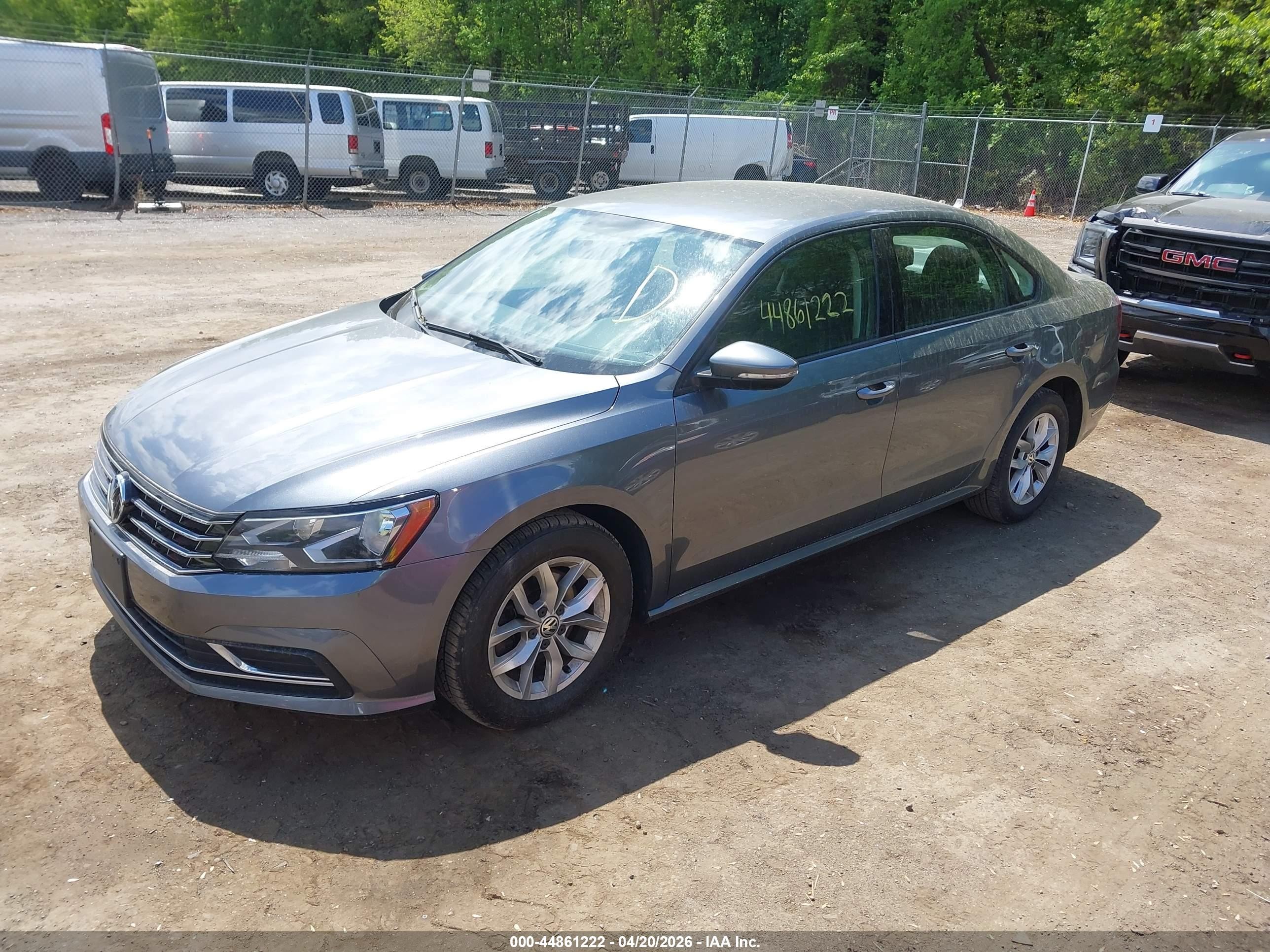 2018 Volkswagen Passat 2.0t R-line/2.0t S Серый vin: 1VWAA7A33JC051475