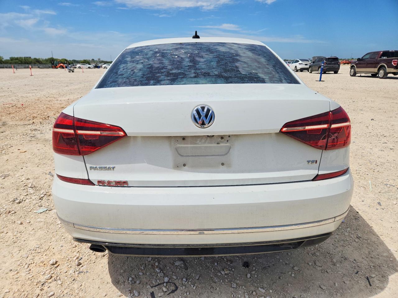 2018 Volkswagen Passat S White vin: 1VWAA7A35JC036203