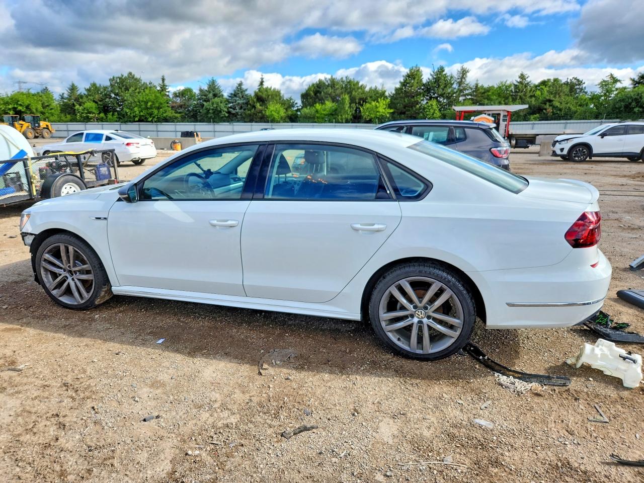 2018 Volkswagen Passat S Белый vin: 1VWAA7A36JC010239