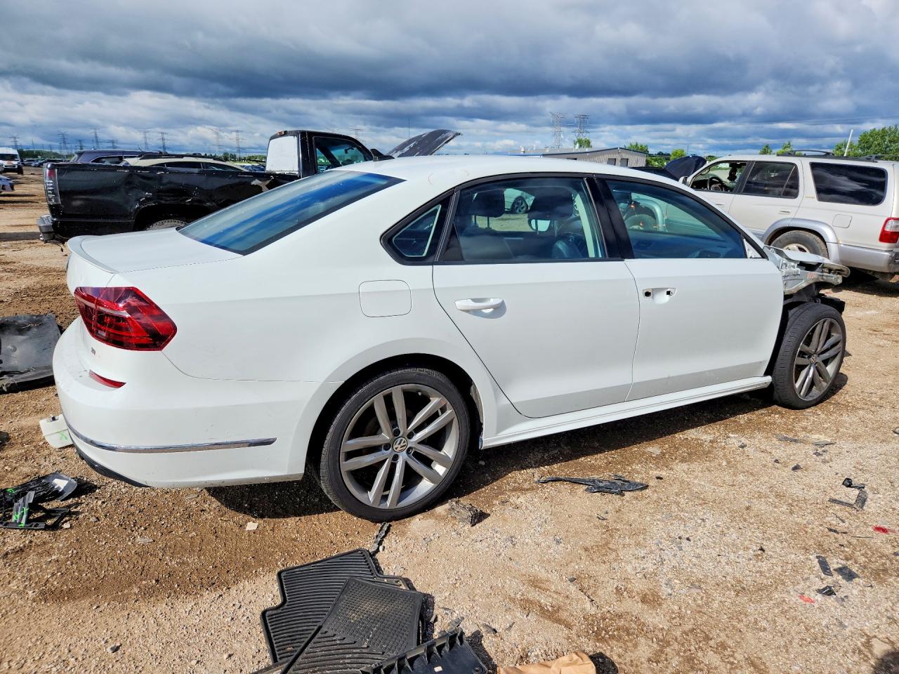2018 Volkswagen Passat S Белый vin: 1VWAA7A36JC010239