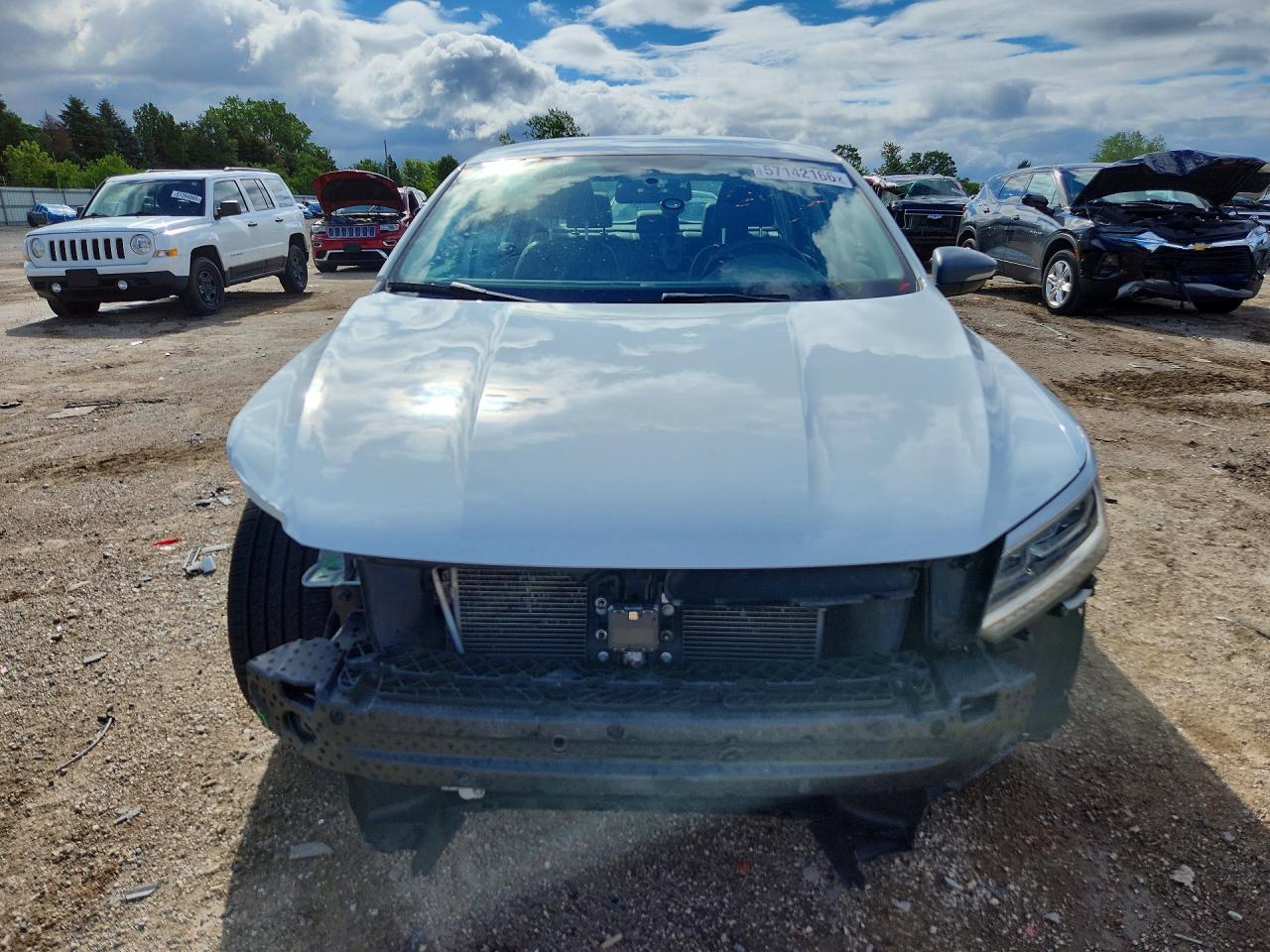 2018 Volkswagen Passat S Белый vin: 1VWAA7A36JC010239
