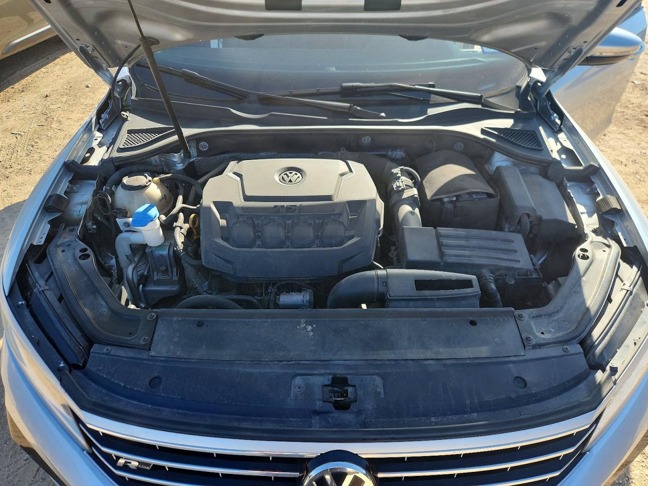 2018 Volkswagen Passat S Серебряный vin: 1VWAA7A37JC015160