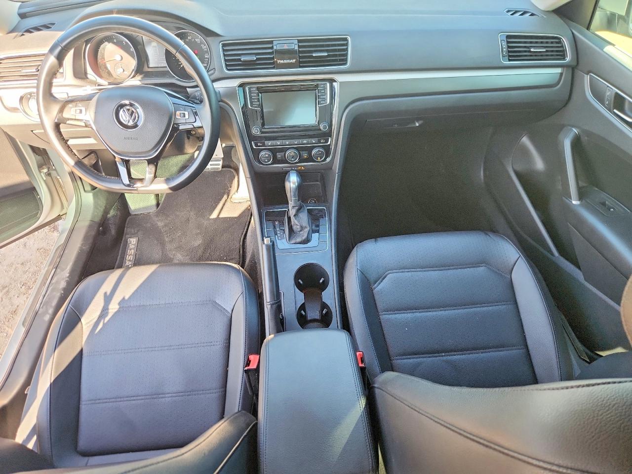 2018 Volkswagen Passat S Серебряный vin: 1VWAA7A37JC015160
