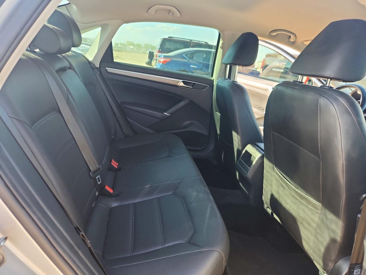 2018 Volkswagen Passat S Серебряный vin: 1VWAA7A37JC015160