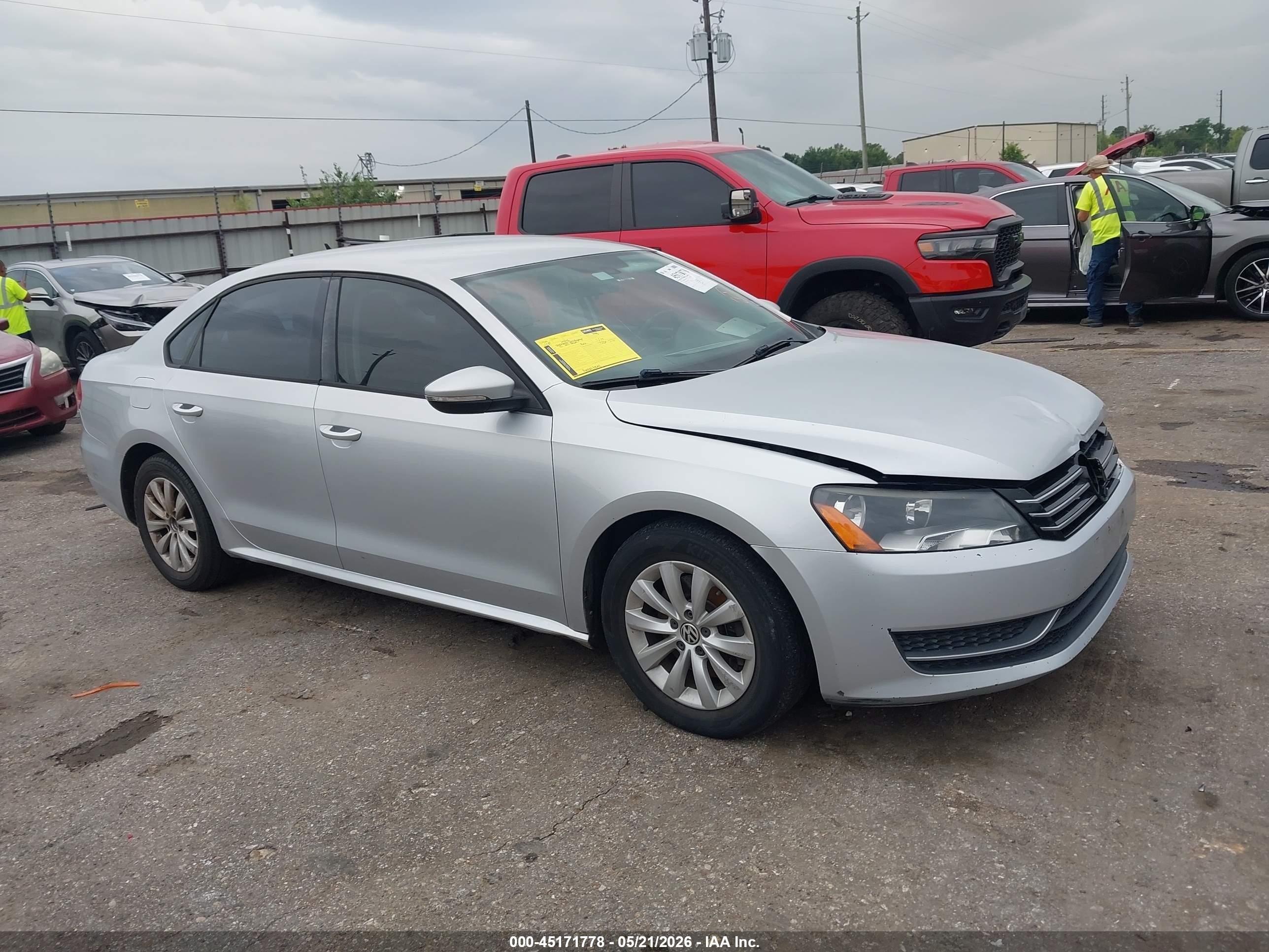 2012 Volkswagen Passat 2.5l S Серебряный vin: 1VWAH7A30CC025592