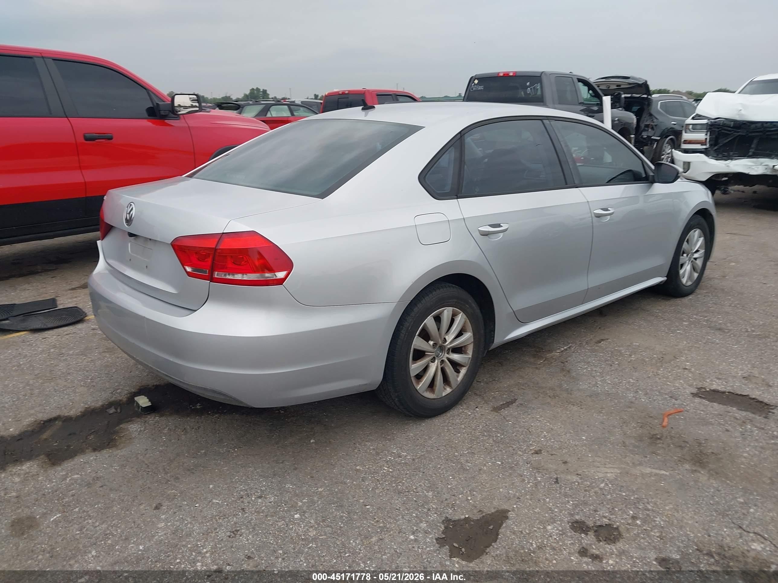 2012 Volkswagen Passat 2.5l S Серебряный vin: 1VWAH7A30CC025592