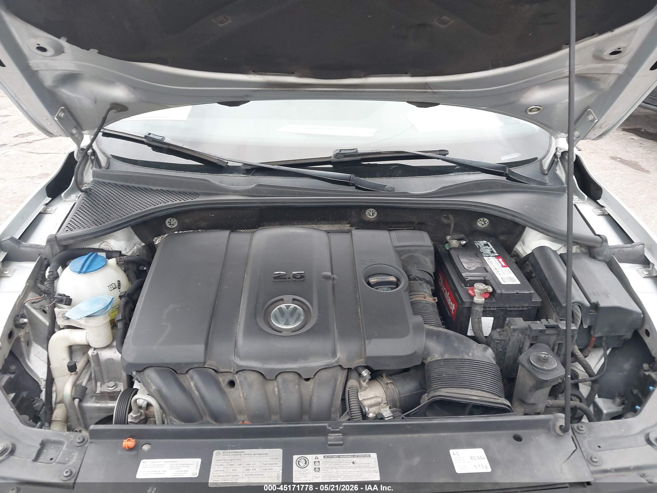 2012 Volkswagen Passat 2.5l S Серебряный vin: 1VWAH7A30CC025592