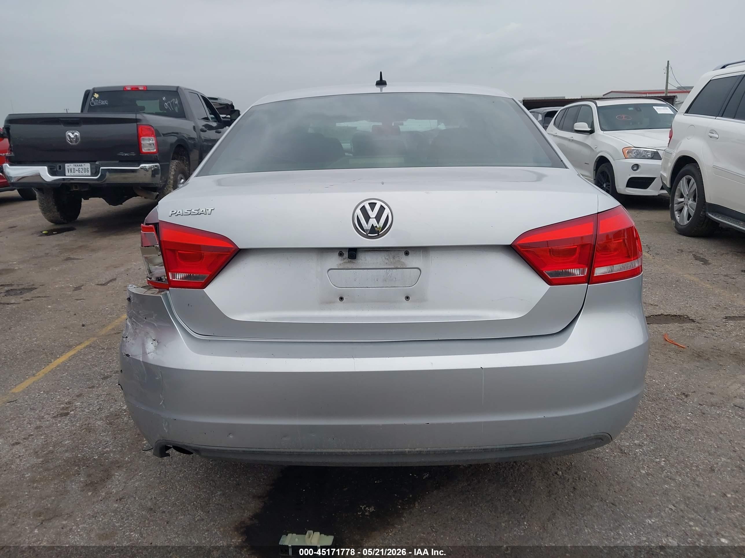 2012 Volkswagen Passat 2.5l S Серебряный vin: 1VWAH7A30CC025592