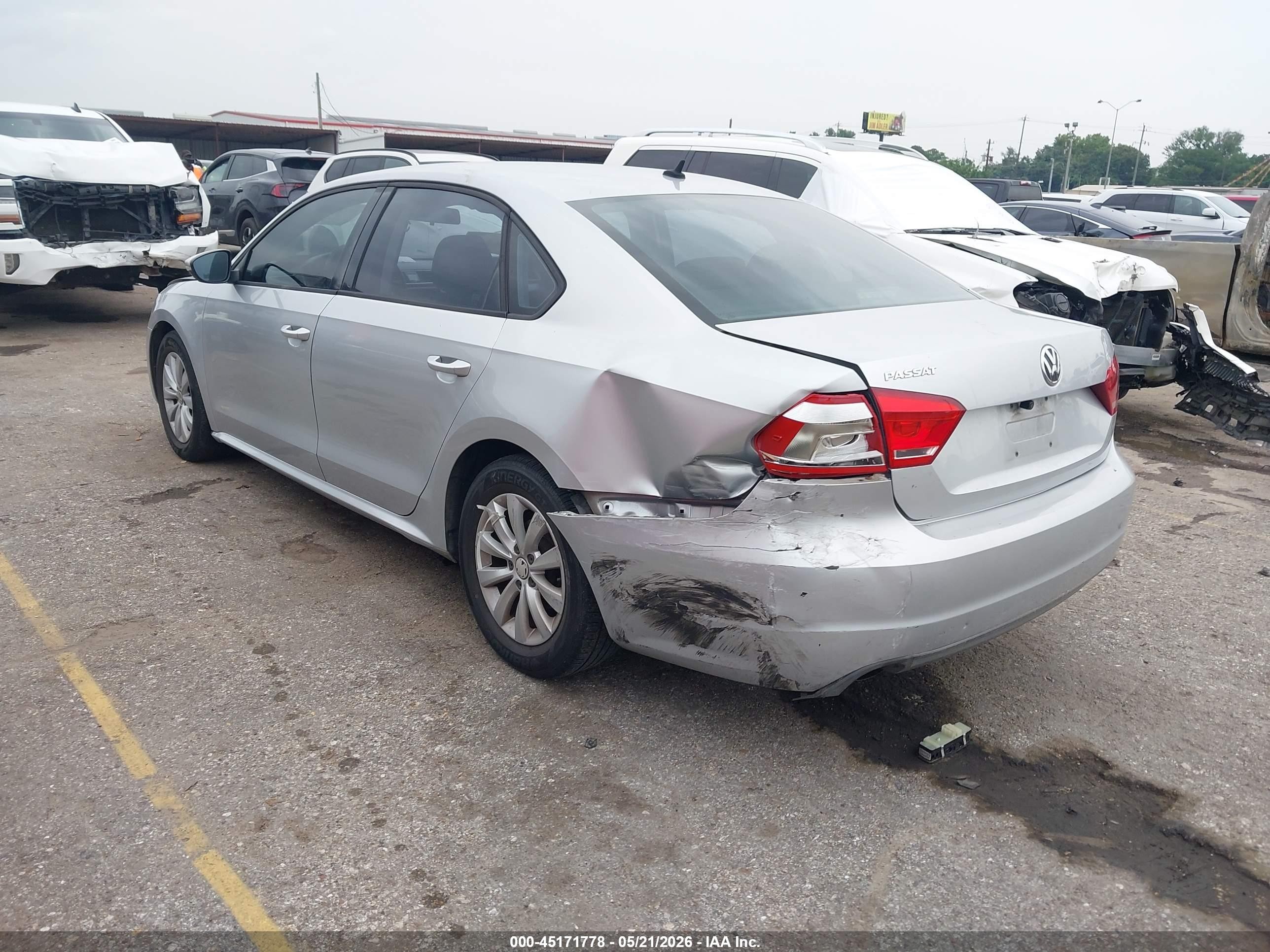 2012 Volkswagen Passat 2.5l S Серебряный vin: 1VWAH7A30CC025592