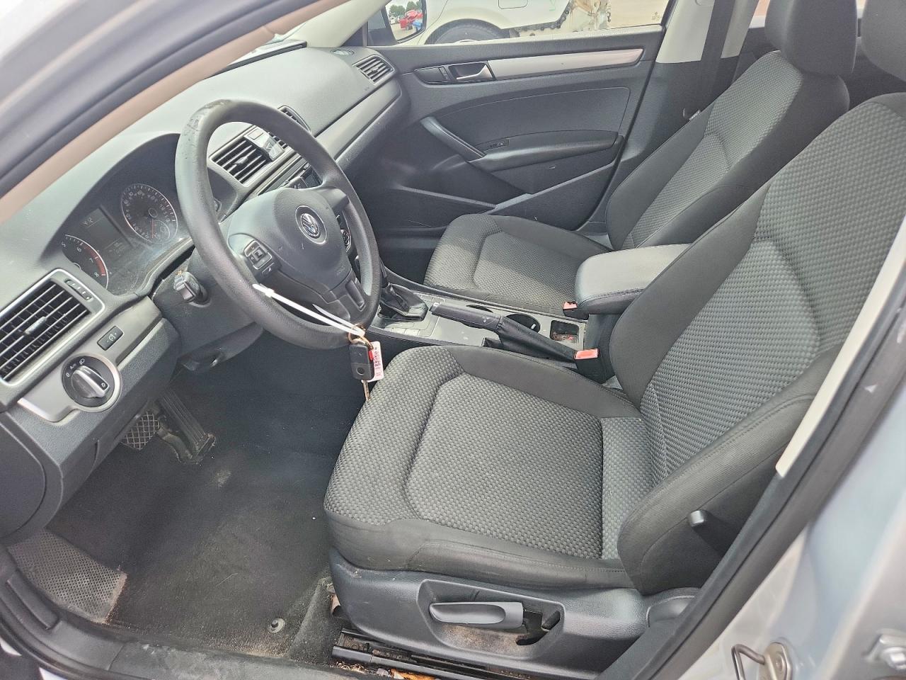 2013 Volkswagen Passat S Silver vin: 1VWAH7A30DC018563