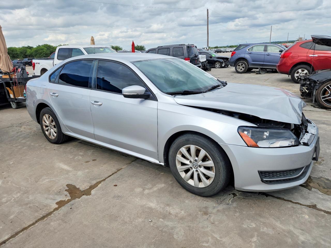 2013 Volkswagen Passat S Silver vin: 1VWAH7A30DC018563