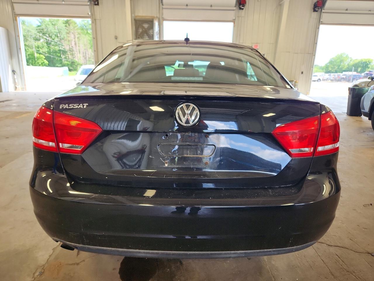 2013 Volkswagen Passat S Black vin: 1VWAH7A30DC039168