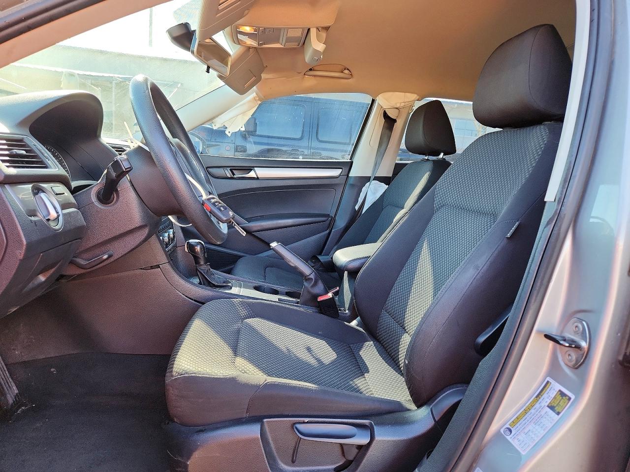 2012 Volkswagen Passat S Silver vin: 1VWAH7A31CC022362