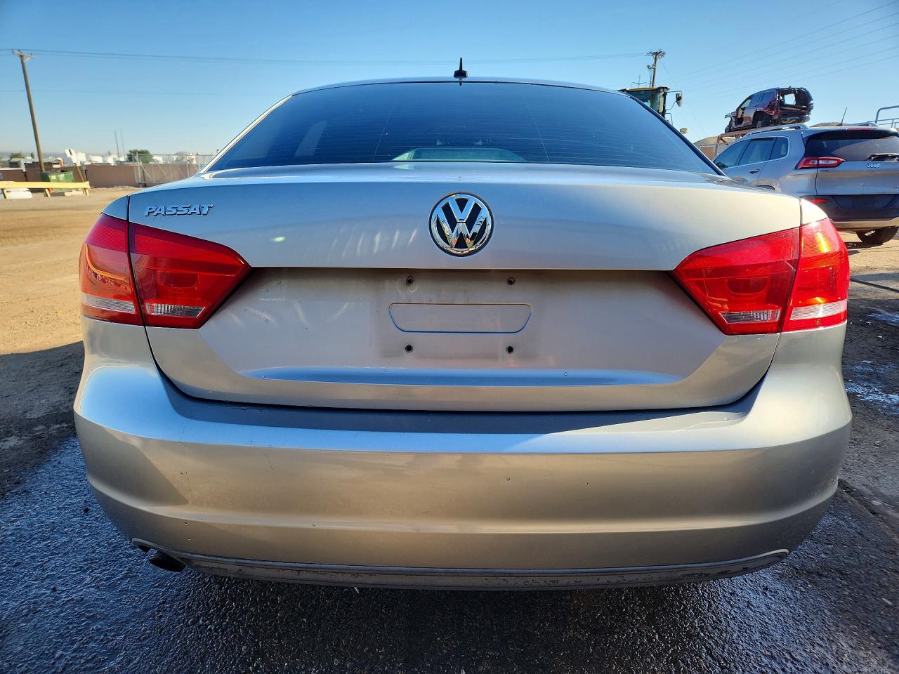 2012 Volkswagen Passat S Silver vin: 1VWAH7A31CC022362