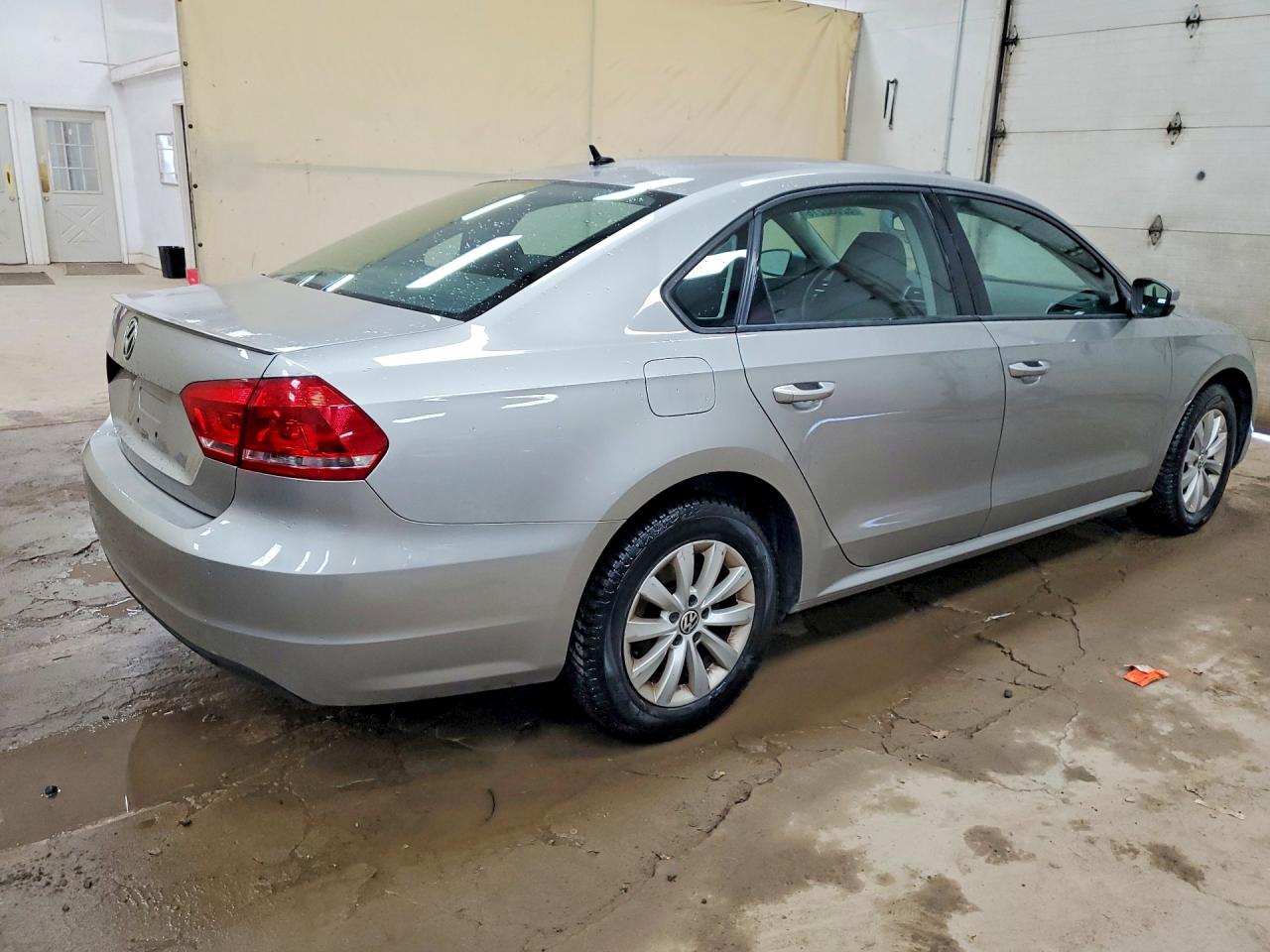 2013 Volkswagen Passat S Silver vin: 1VWAH7A31DC040524