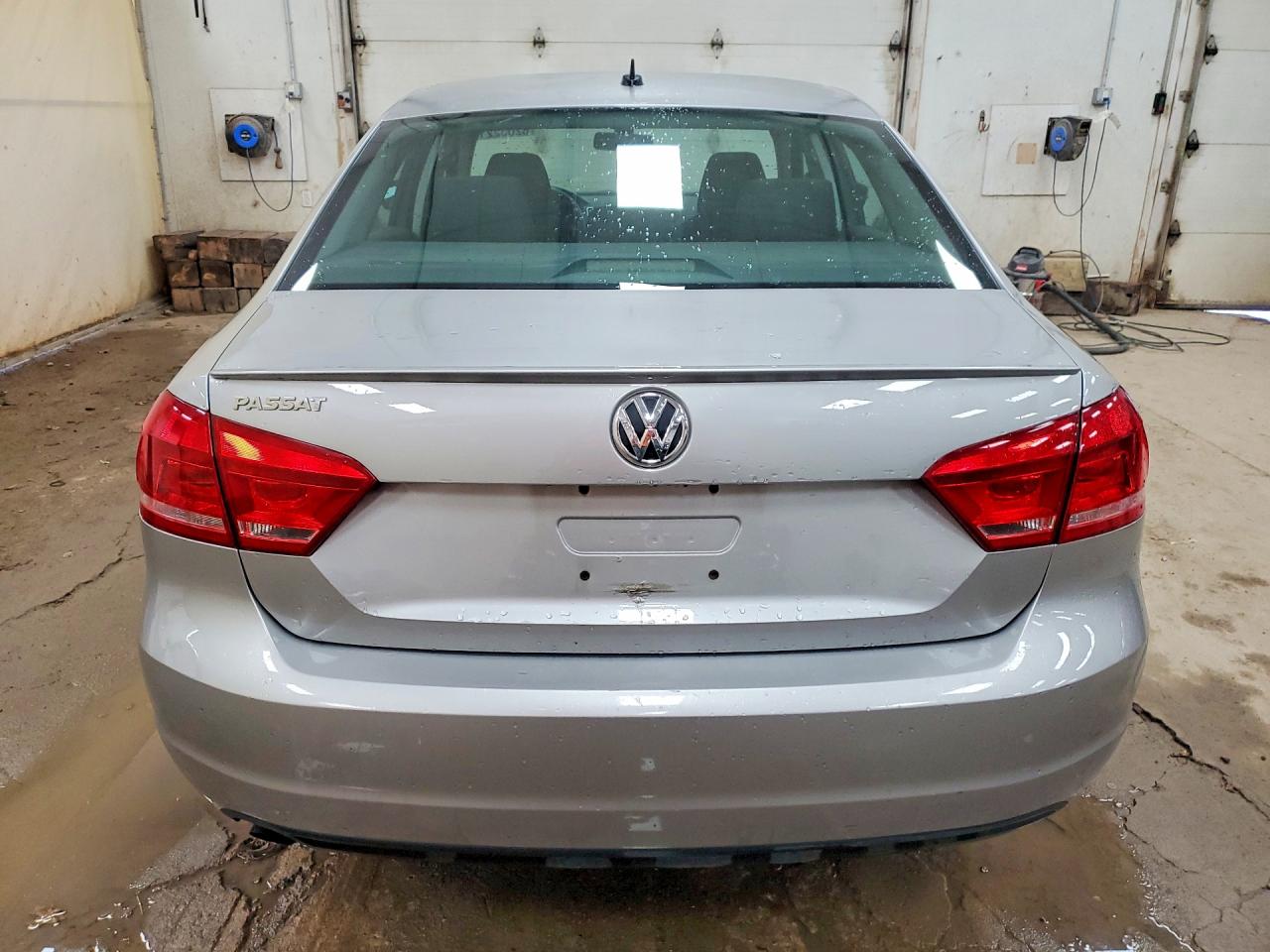 2013 Volkswagen Passat S Silver vin: 1VWAH7A31DC040524
