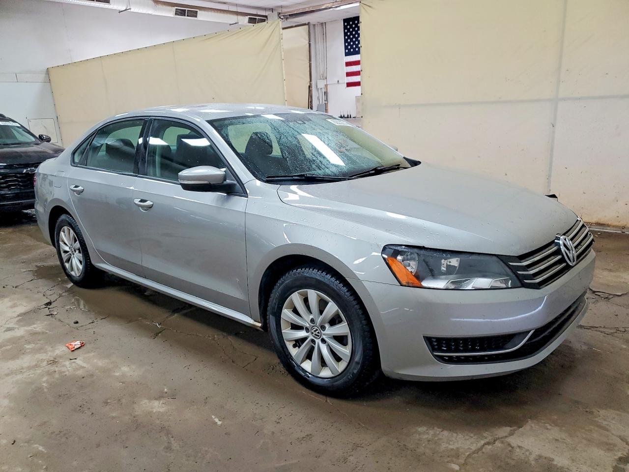2013 Volkswagen Passat S Silver vin: 1VWAH7A31DC040524