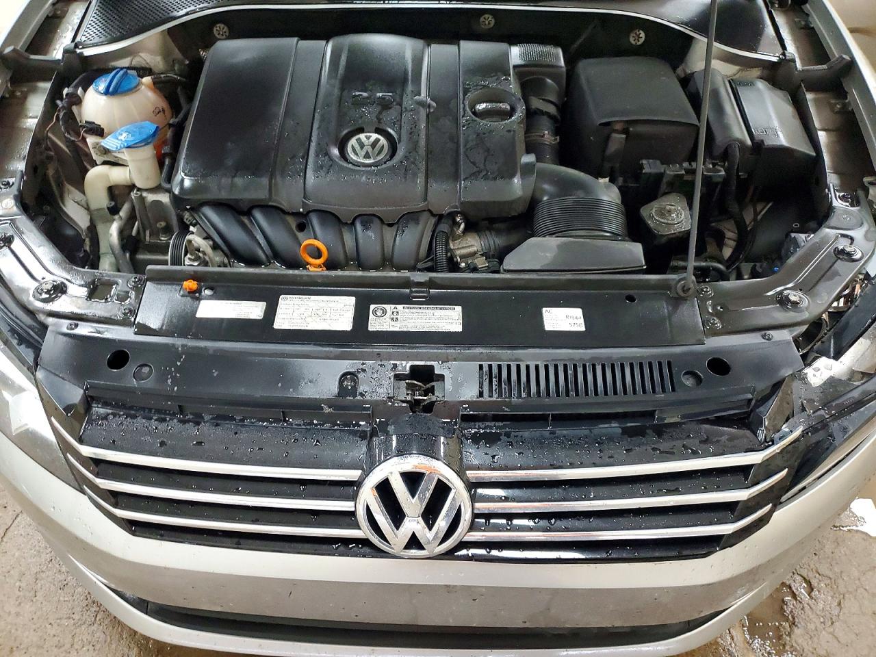 2013 Volkswagen Passat S Silver vin: 1VWAH7A31DC040524