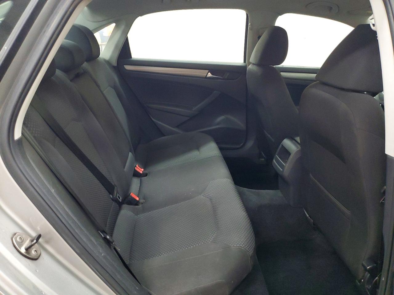 2013 Volkswagen Passat S Silver vin: 1VWAH7A31DC040524