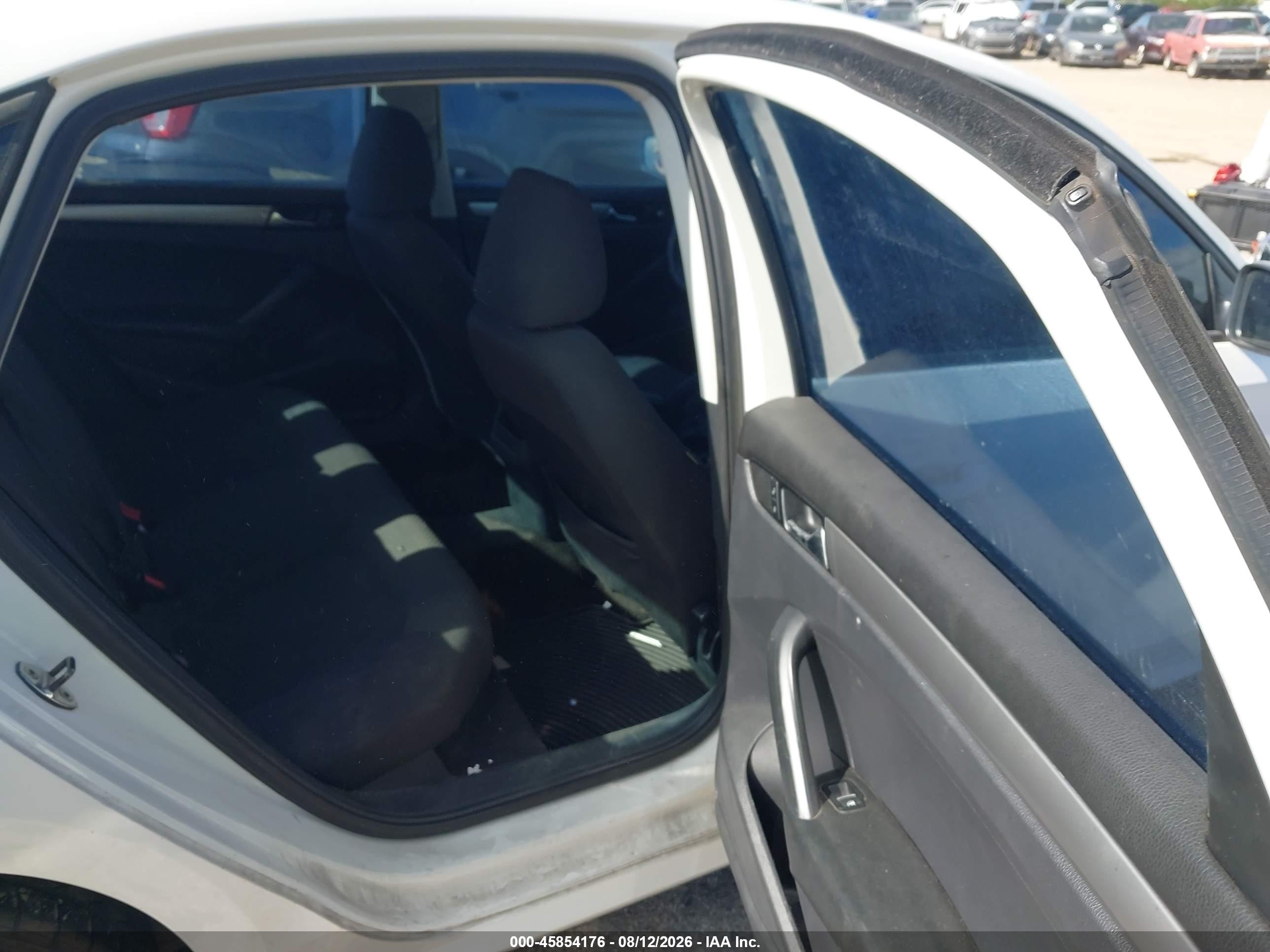 2013 Volkswagen Passat 2.5l S Белый vin: 1VWAH7A31DC053645