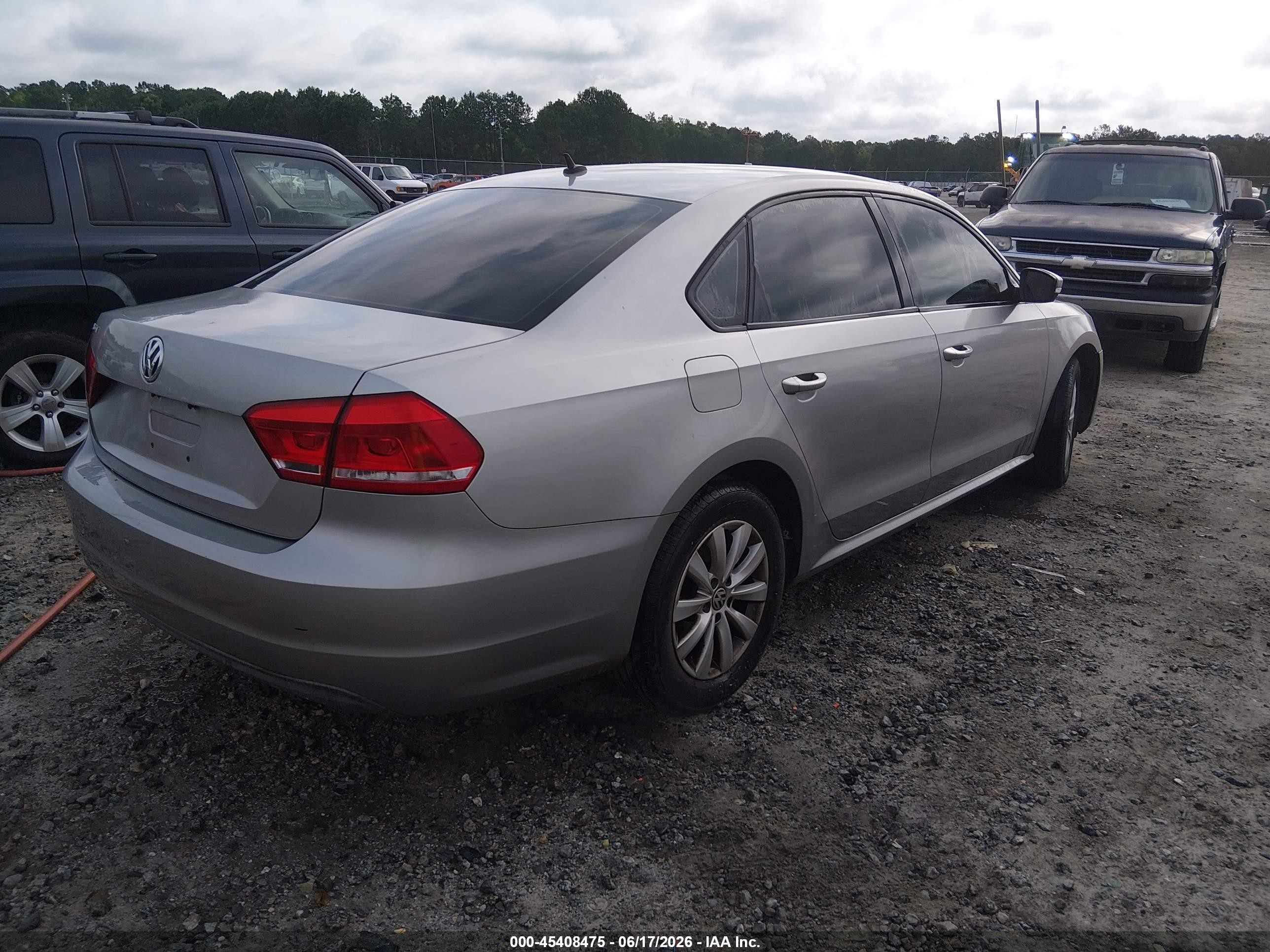 2013 Volkswagen Passat S Silver vin: 1VWAH7A31DC071711