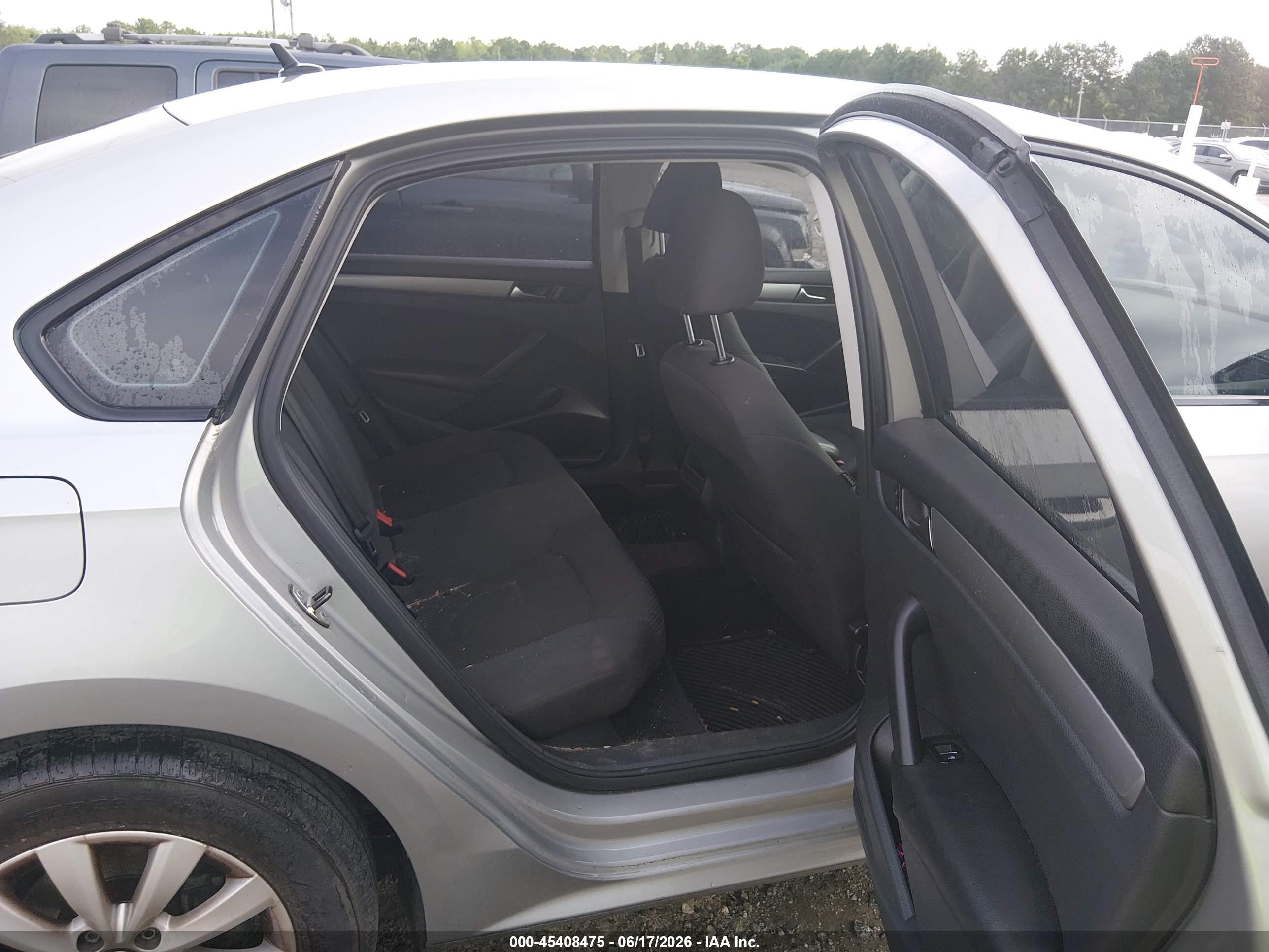 2013 Volkswagen Passat S Silver vin: 1VWAH7A31DC071711