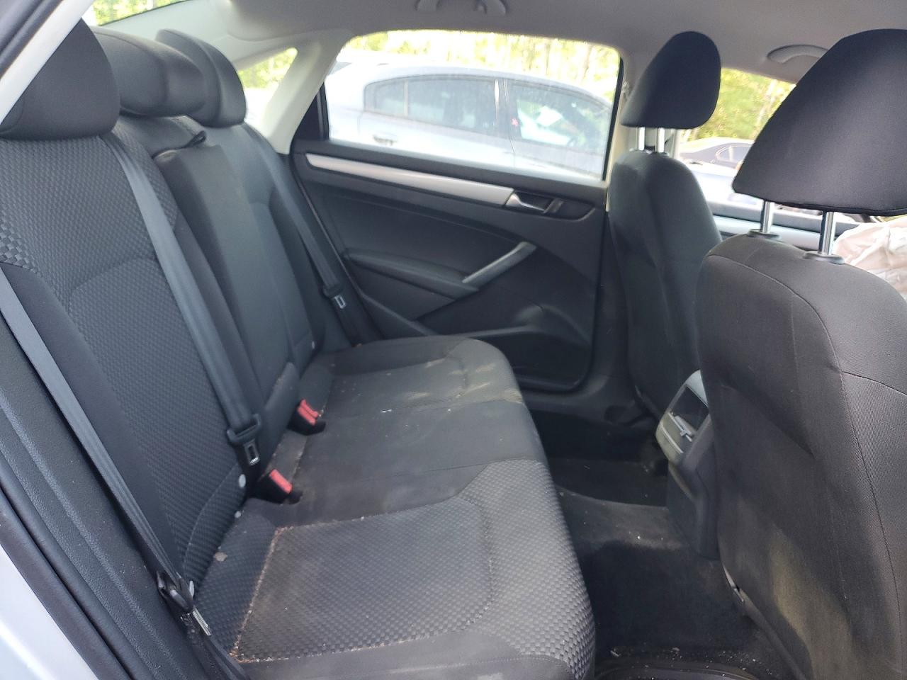 2012 Volkswagen Passat S Silver vin: 1VWAH7A32CC009877