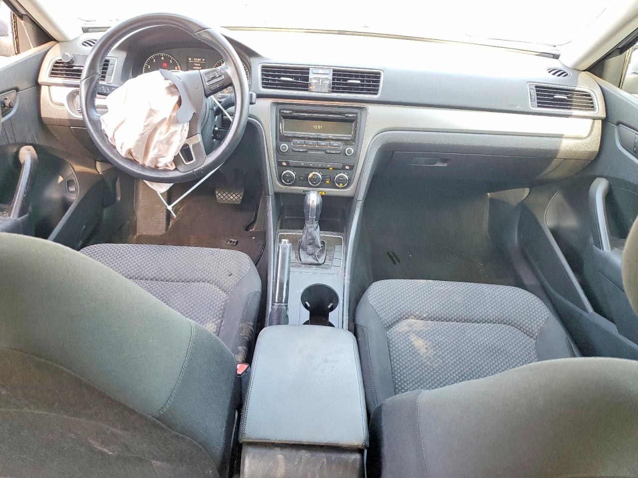 2012 Volkswagen Passat S Silver vin: 1VWAH7A32CC009877