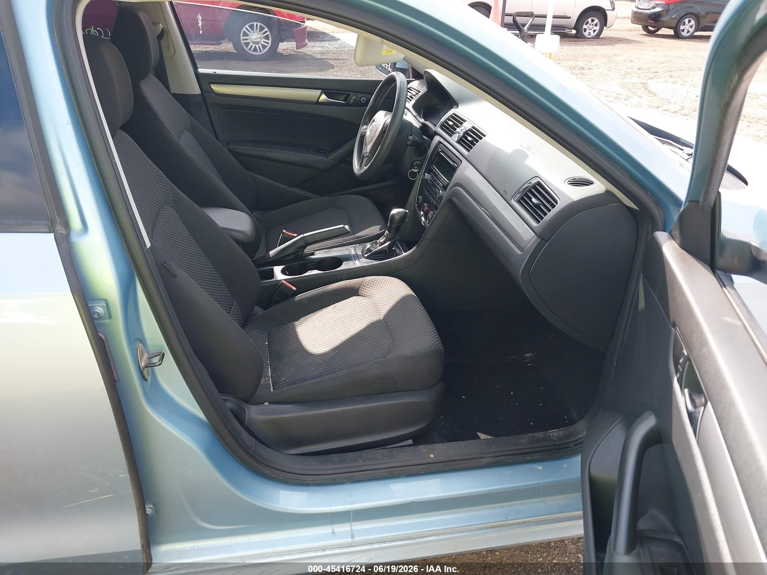 2013 Volkswagen Passat 2.5l S Teal vin: 1VWAH7A32DC017995