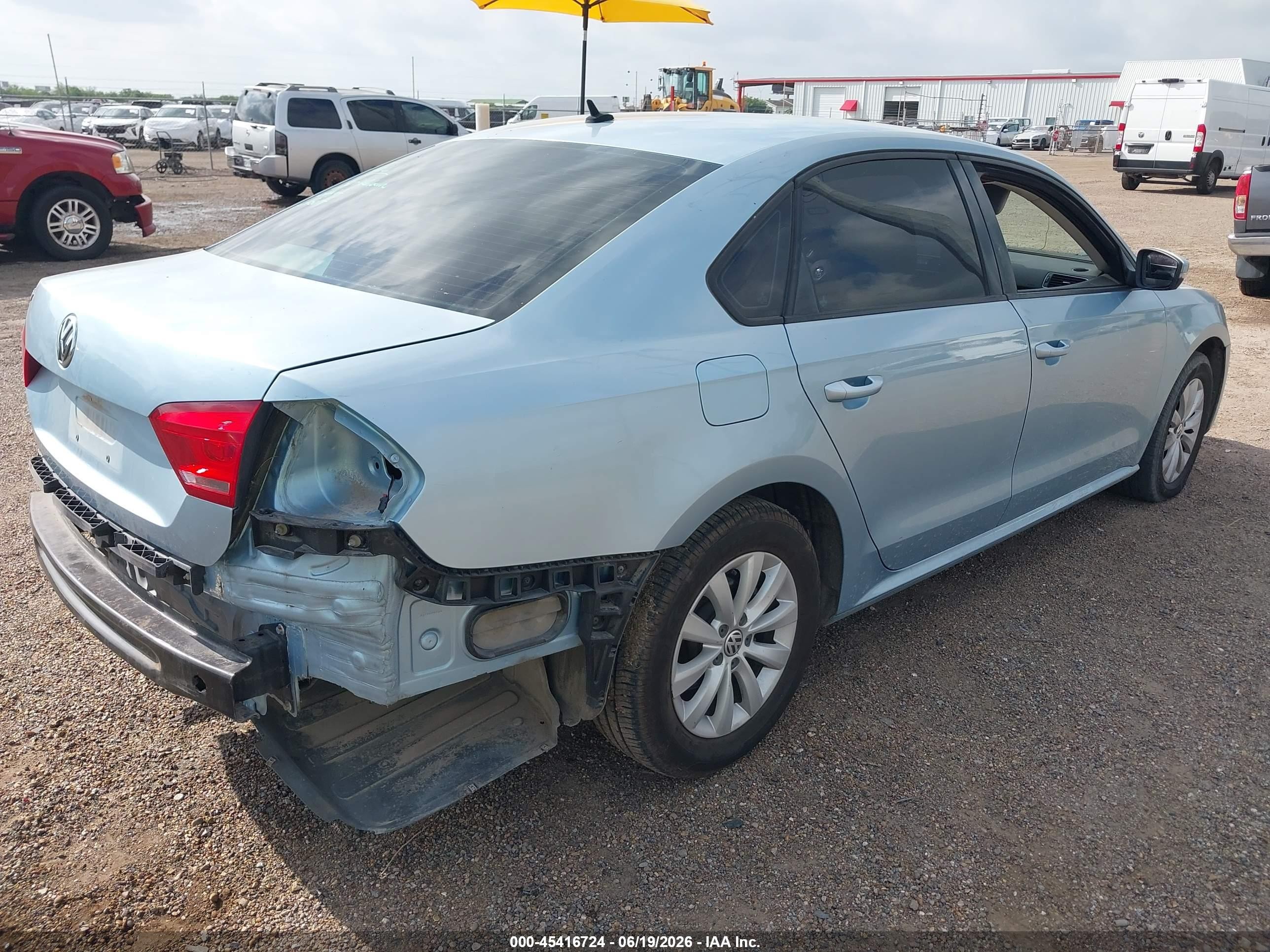 2013 Volkswagen Passat 2.5l S Teal vin: 1VWAH7A32DC017995